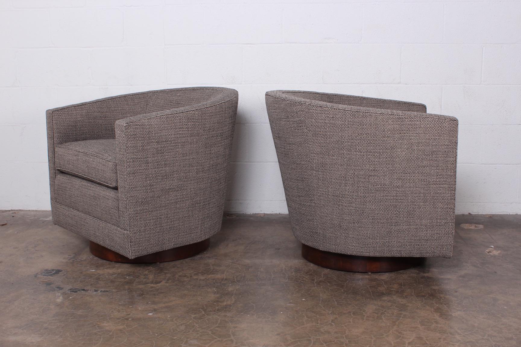 Late 20th Century Pair of Swivel Chairs by Edward Wormley for Dunbar