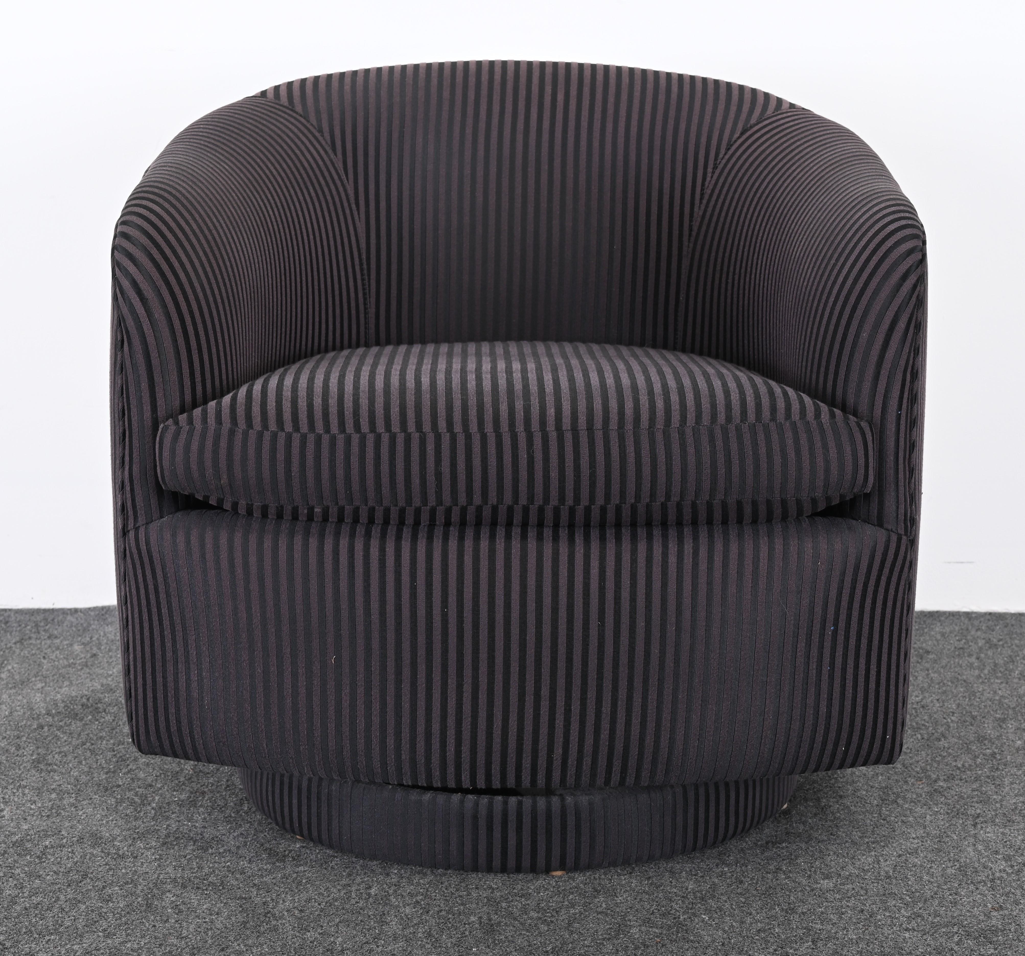 Fin du 20e siècle Paire de chaises pivotantes de Milo Baughman pour Thayer Coggin, 1990 en vente
