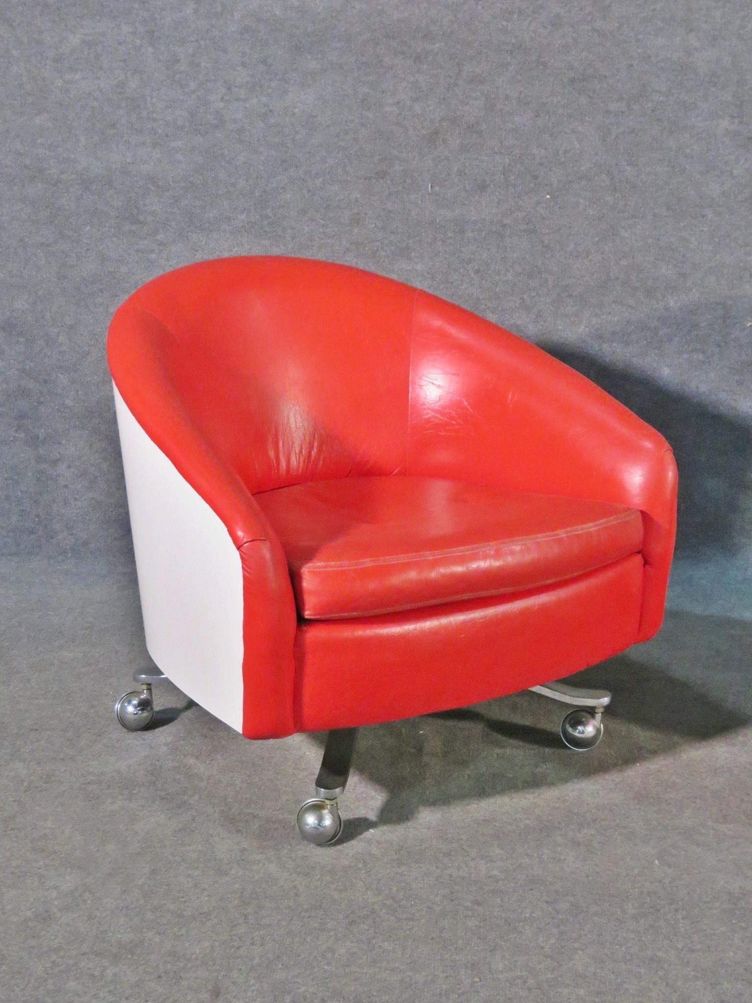 This bold and stylish pair of swiveling club chairs by Thayer Coggin are full of Mid-Century Modern flair. Bright red leather upholstery is complemented by chrome bases for a stunning effect. Please confirm item location with seller (NY/NJ).