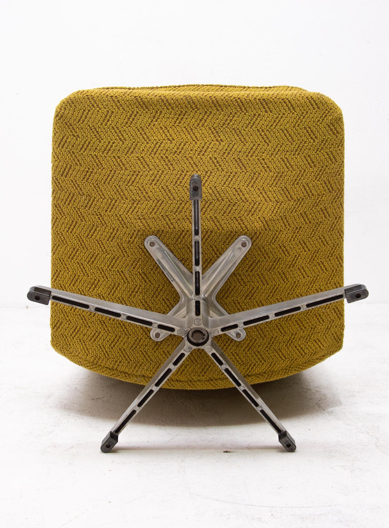 Pair of Swivel Chairs Designed by Gerald Neusser for Úp Závody, 1970s 6