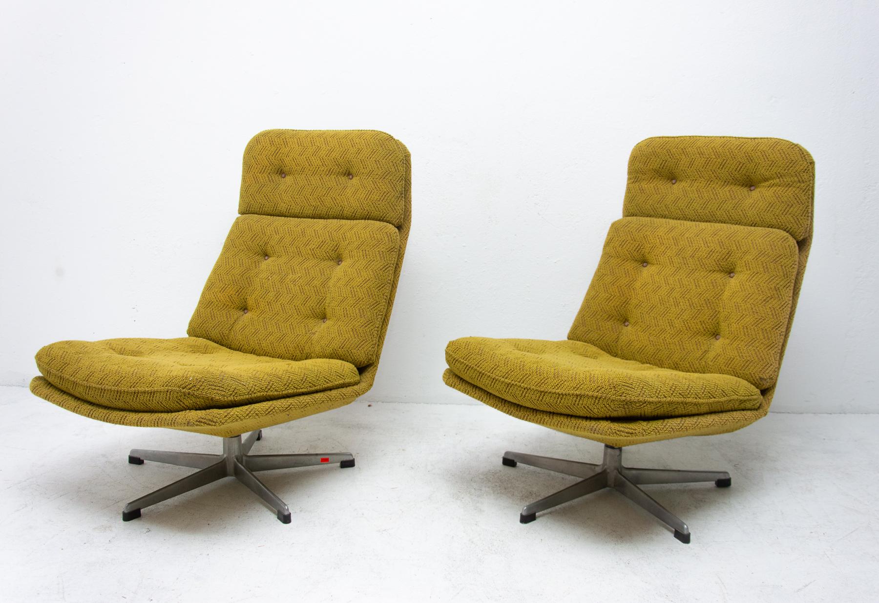 Modern Pair of Swivel Chairs Designed by Gerald Neusser for Úp Závody, 1970s