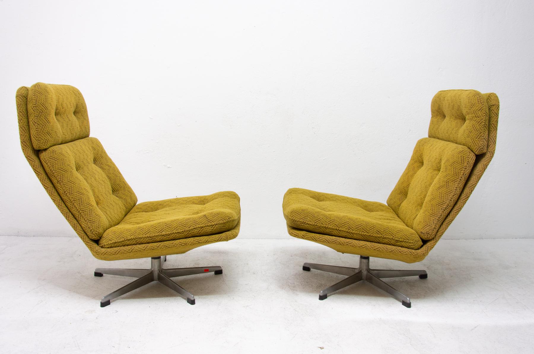 Czech Pair of Swivel Chairs Designed by Gerald Neusser for Úp Závody, 1970s