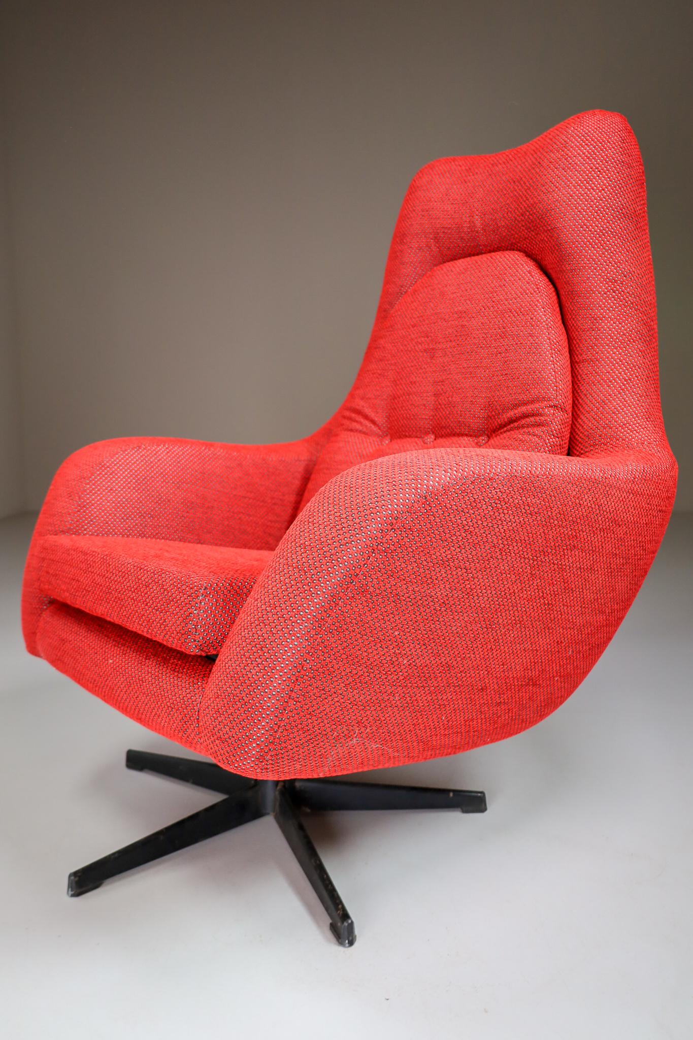 Pair of Swivel Chairs in New Reupholstered Red Fabric, Czech Republic 1970 For Sale 5