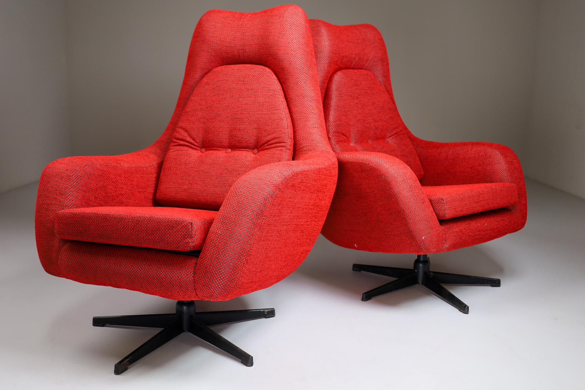 Mid-Century Modern Pair of Swivel Chairs in New Reupholstered Red Fabric, Czech Republic 1970 For Sale