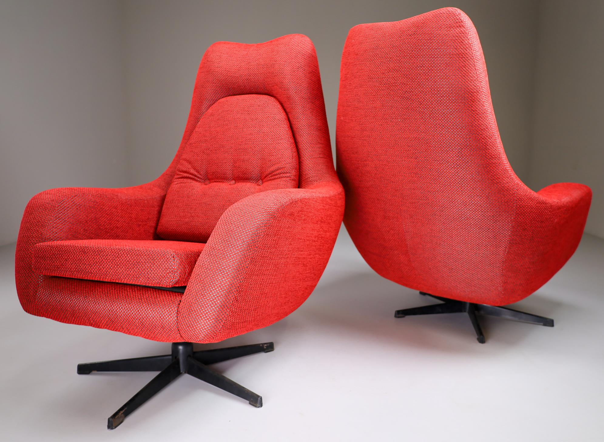 Pair of Swivel Chairs in New Reupholstered Red Fabric, Czech Republic 1970 In Good Condition For Sale In Almelo, NL