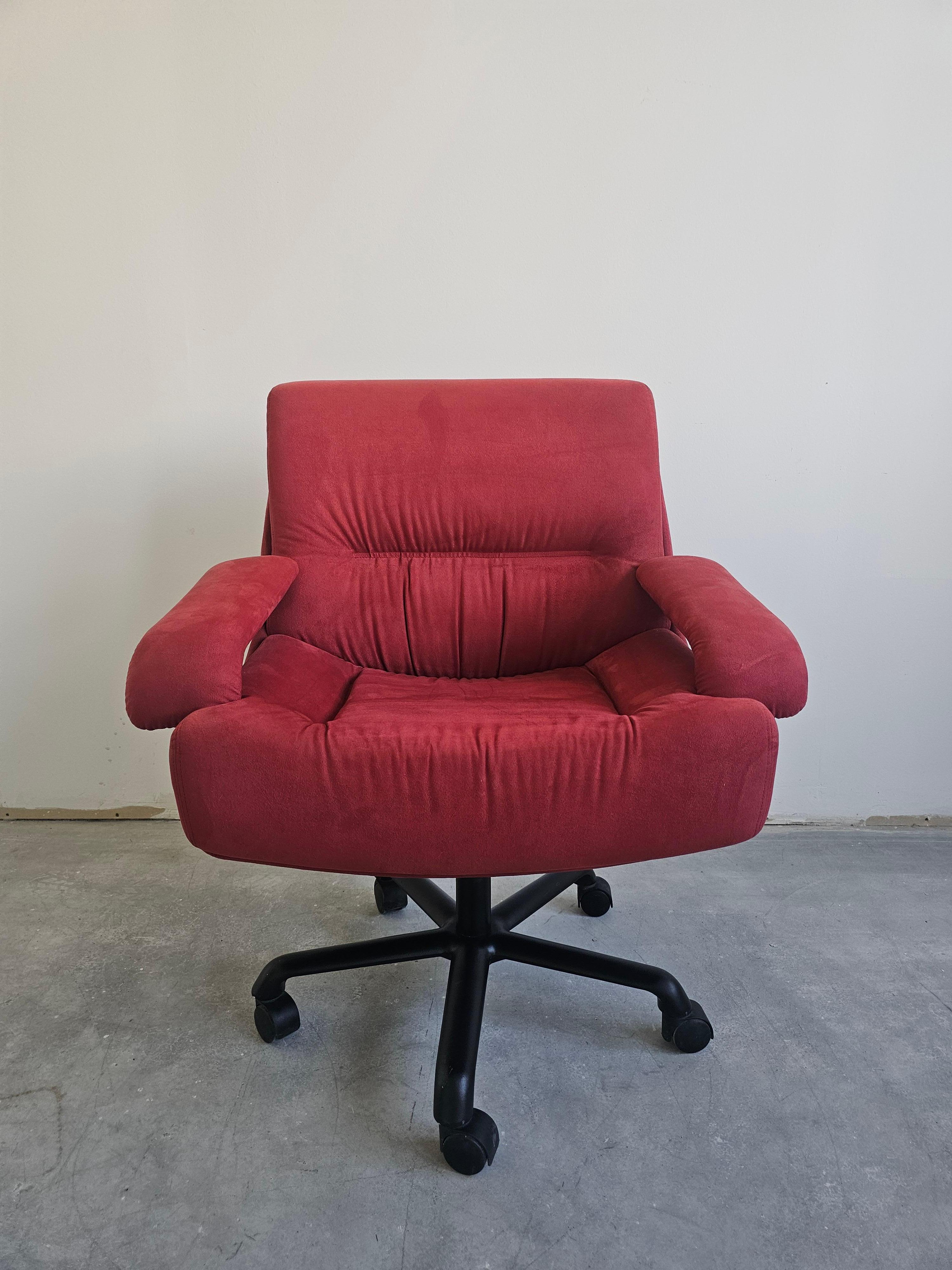 Paire de chaises pivotantes Modèle P85 conçu par Giovanni Offredi pour Saporiti en vente 6