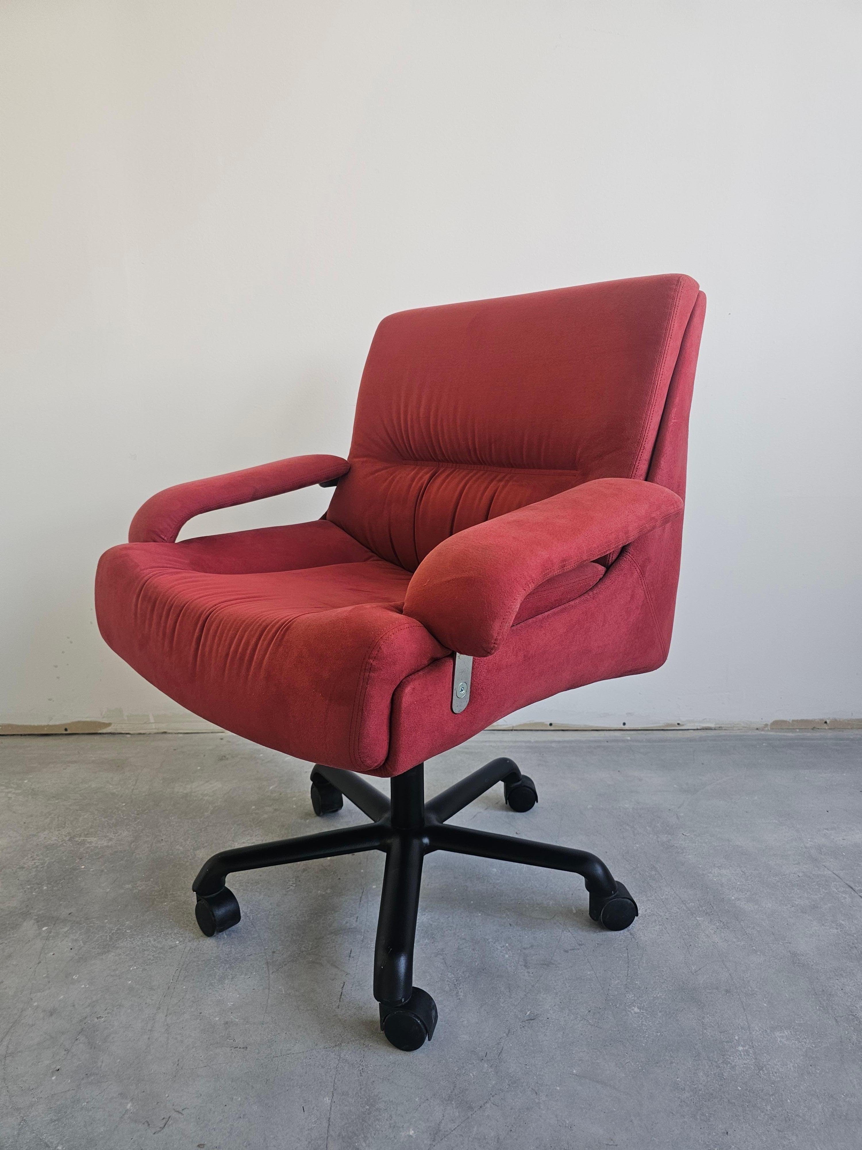 Paire de chaises pivotantes Modèle P85 conçu par Giovanni Offredi pour Saporiti en vente 7