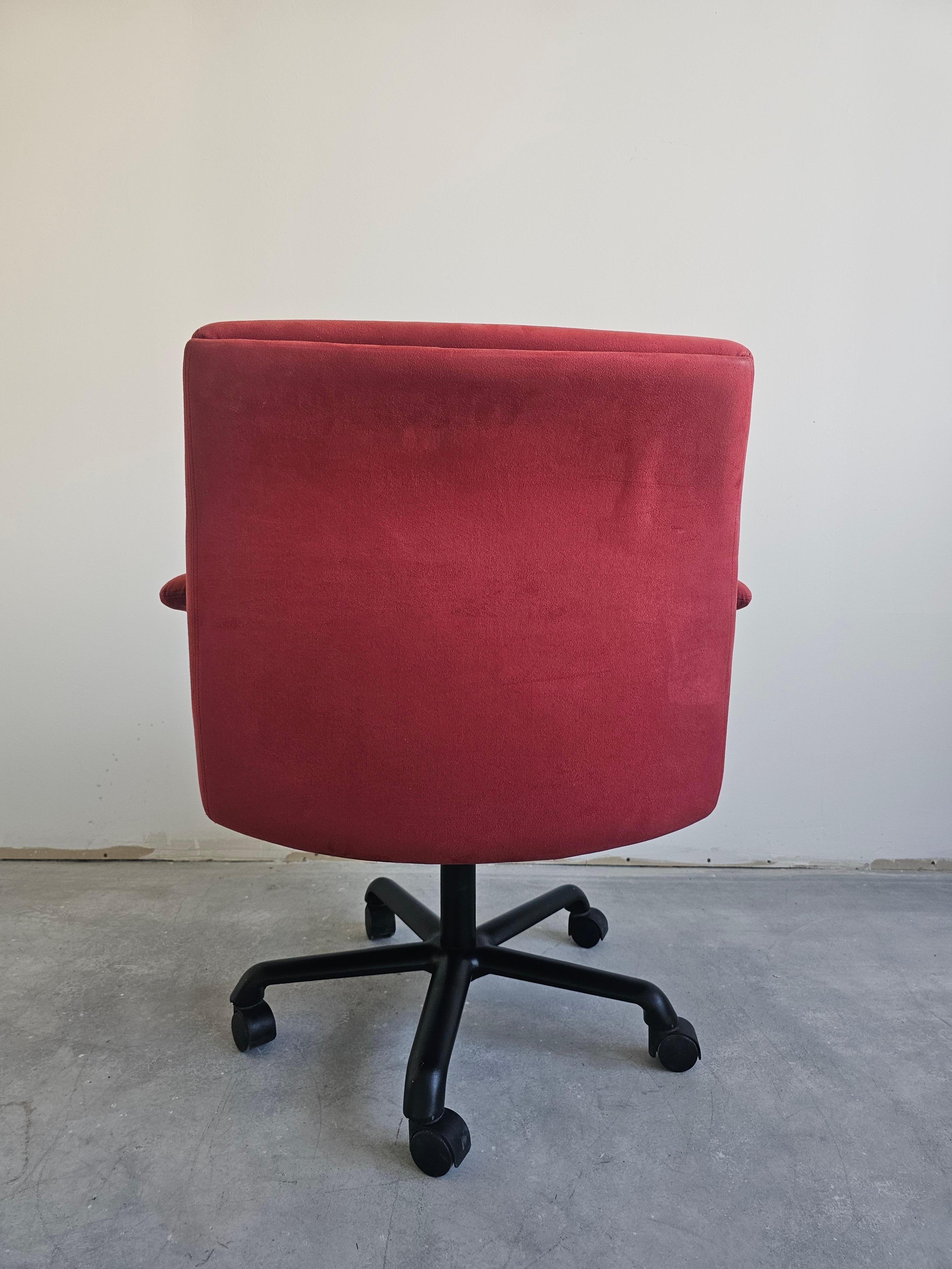 Paire de chaises pivotantes Modèle P85 conçu par Giovanni Offredi pour Saporiti en vente 2