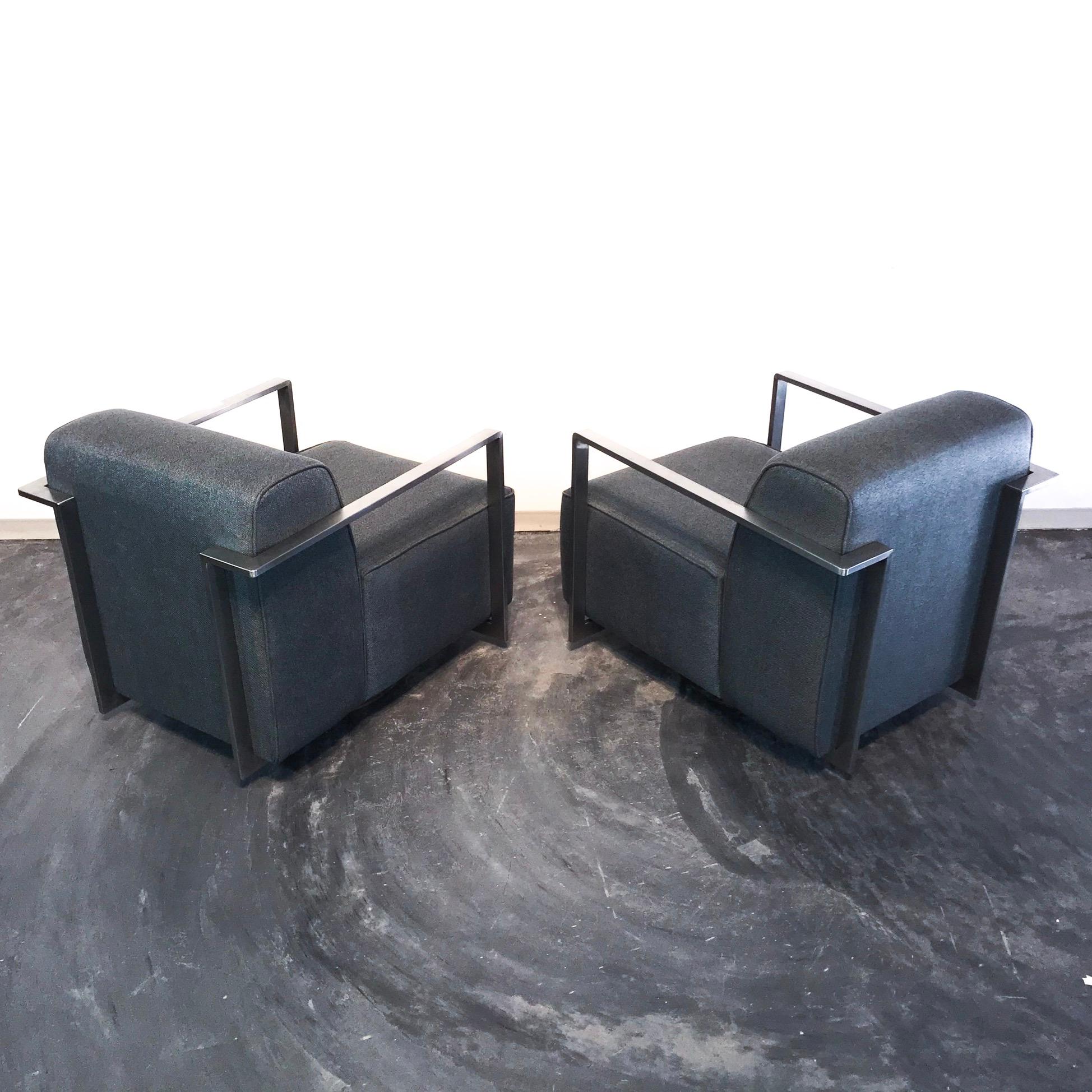 Mid-Century Modern Pair of Swivel Club Chairs For Sale
