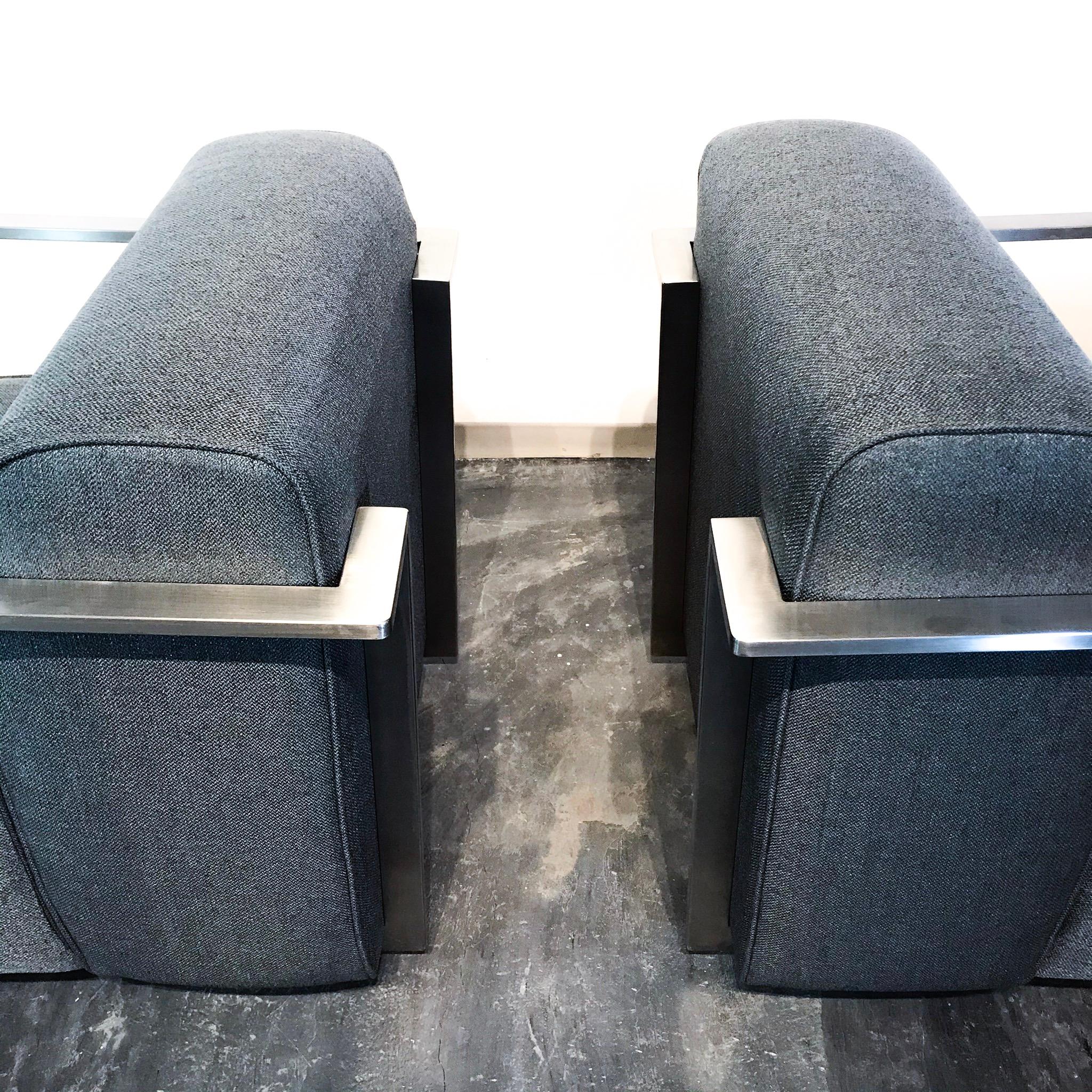 Pair of Swivel Club Chairs In Excellent Condition For Sale In Mexico City, CDMX