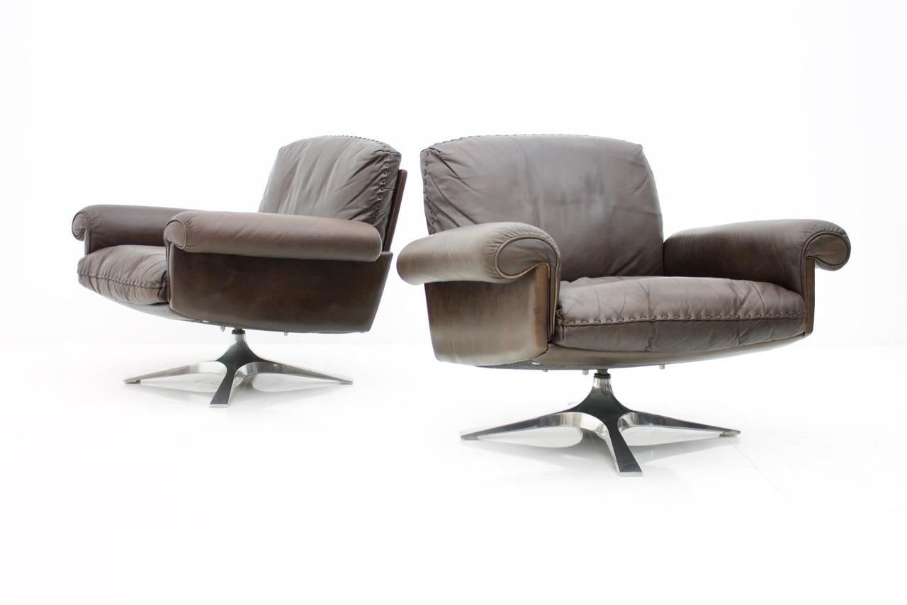 Nice pair of swivel lounge chairs in chocolate brown leather model DS 31 by De Sede Switzerland. This pair comes original from 1970.

Very good condition with nice patina.


 