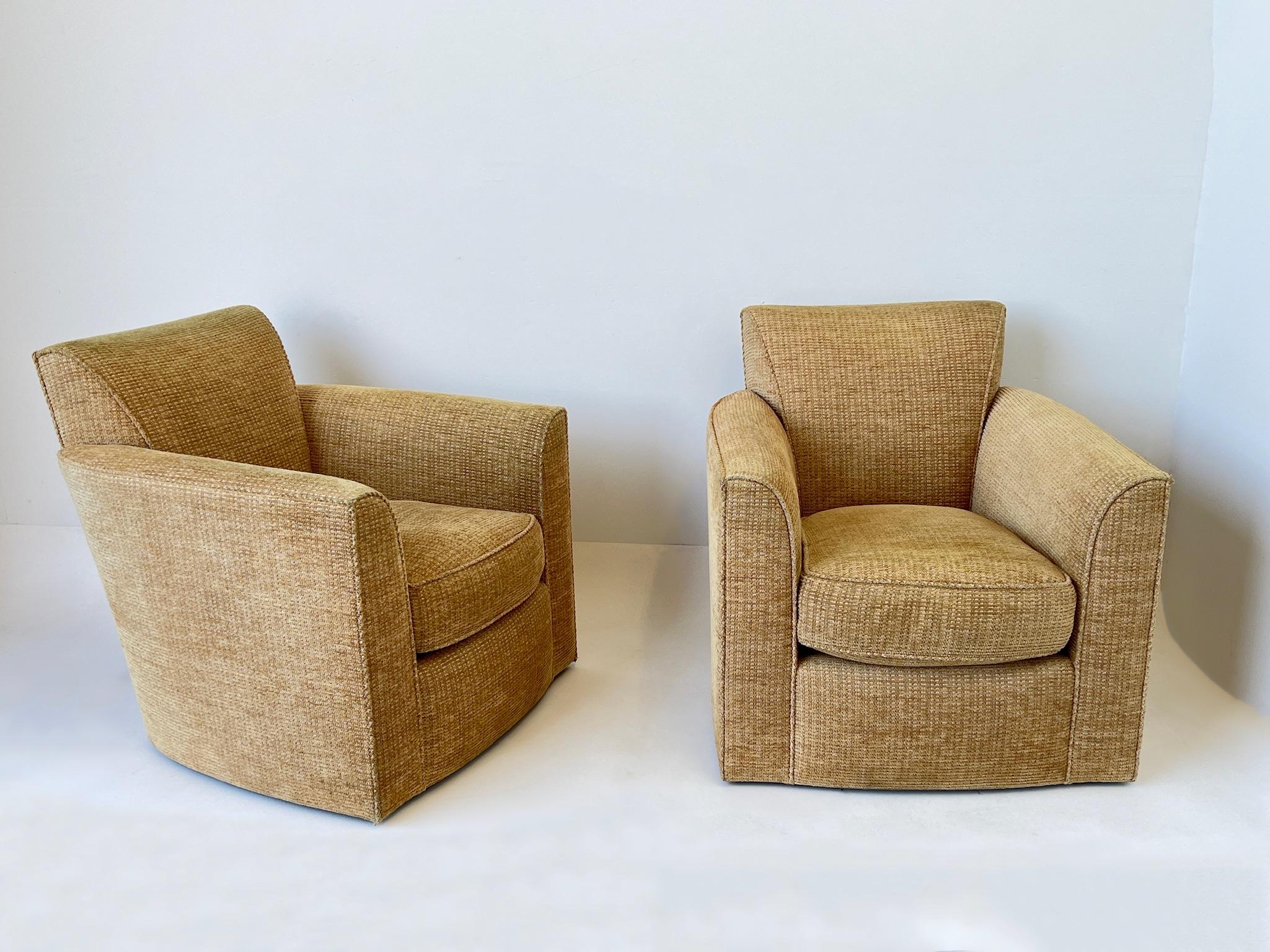 Pair of Swivel Lounge Chairs and Ottoman by Donghia In Good Condition In Palm Springs, CA