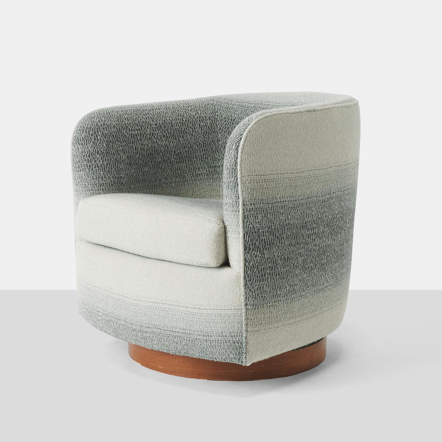 Modern Pair of Swivel Lounge Chairs by Milo Baughman