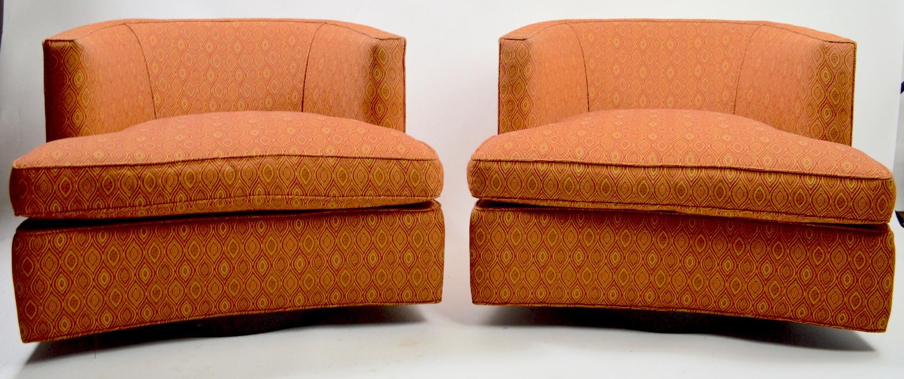 Pair of Swivel Lounge Chairs Designed by Harvey Probber In Good Condition In New York, NY