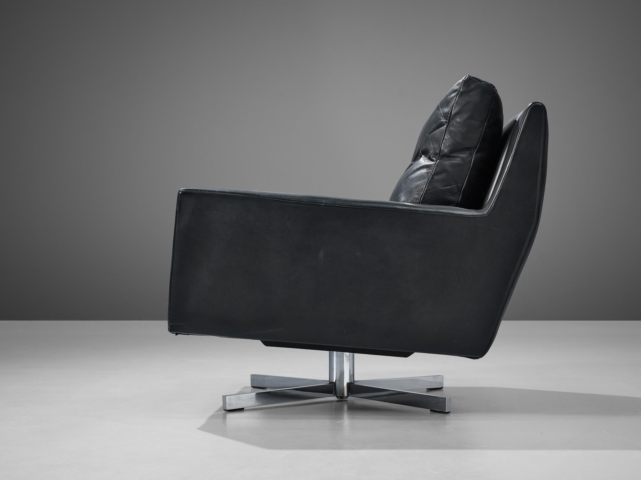 Pair of Swivel Lounge Chairs in Black Leather and Metal In Good Condition For Sale In Waalwijk, NL