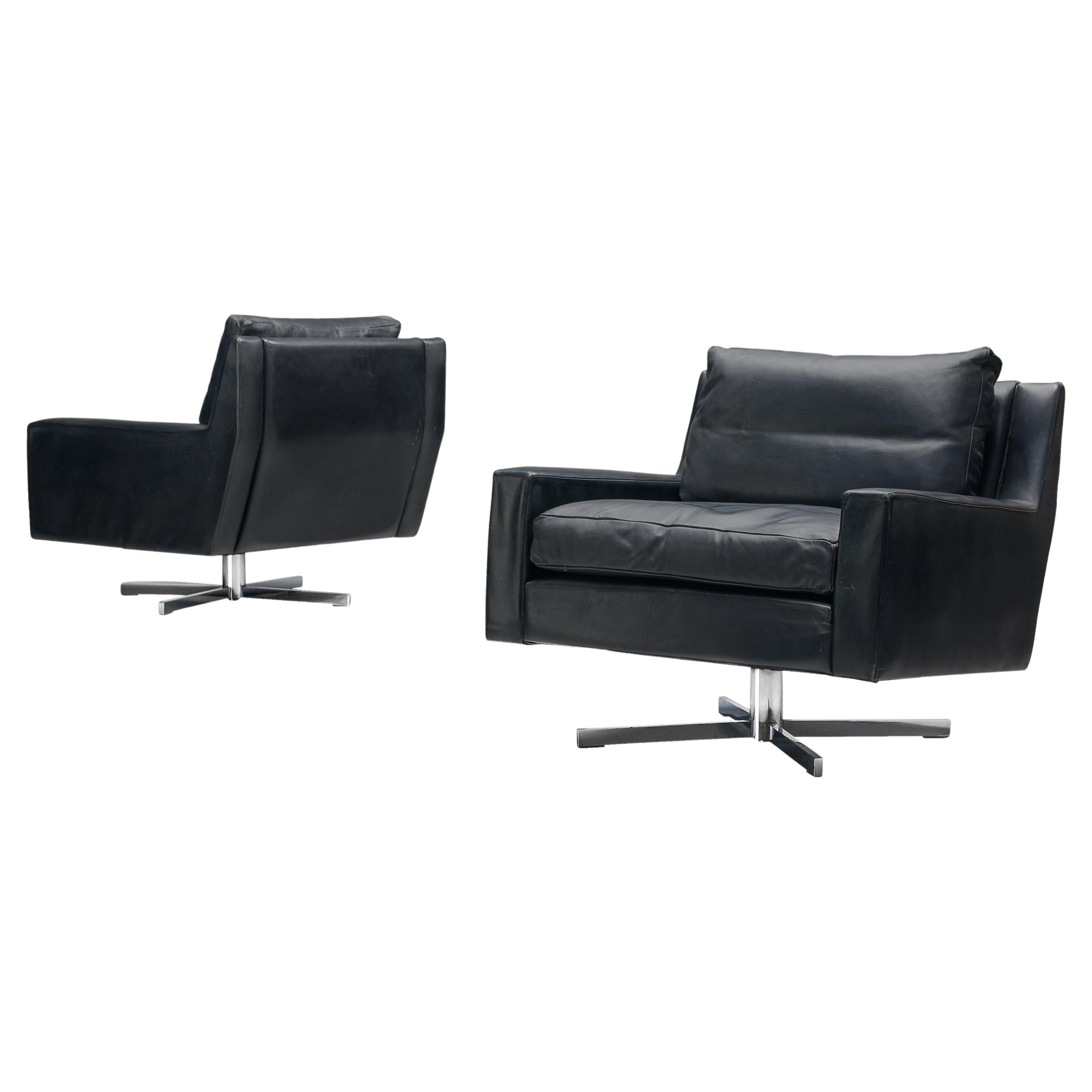 Pair of Swivel Lounge Chairs in Black Leather and Metal
