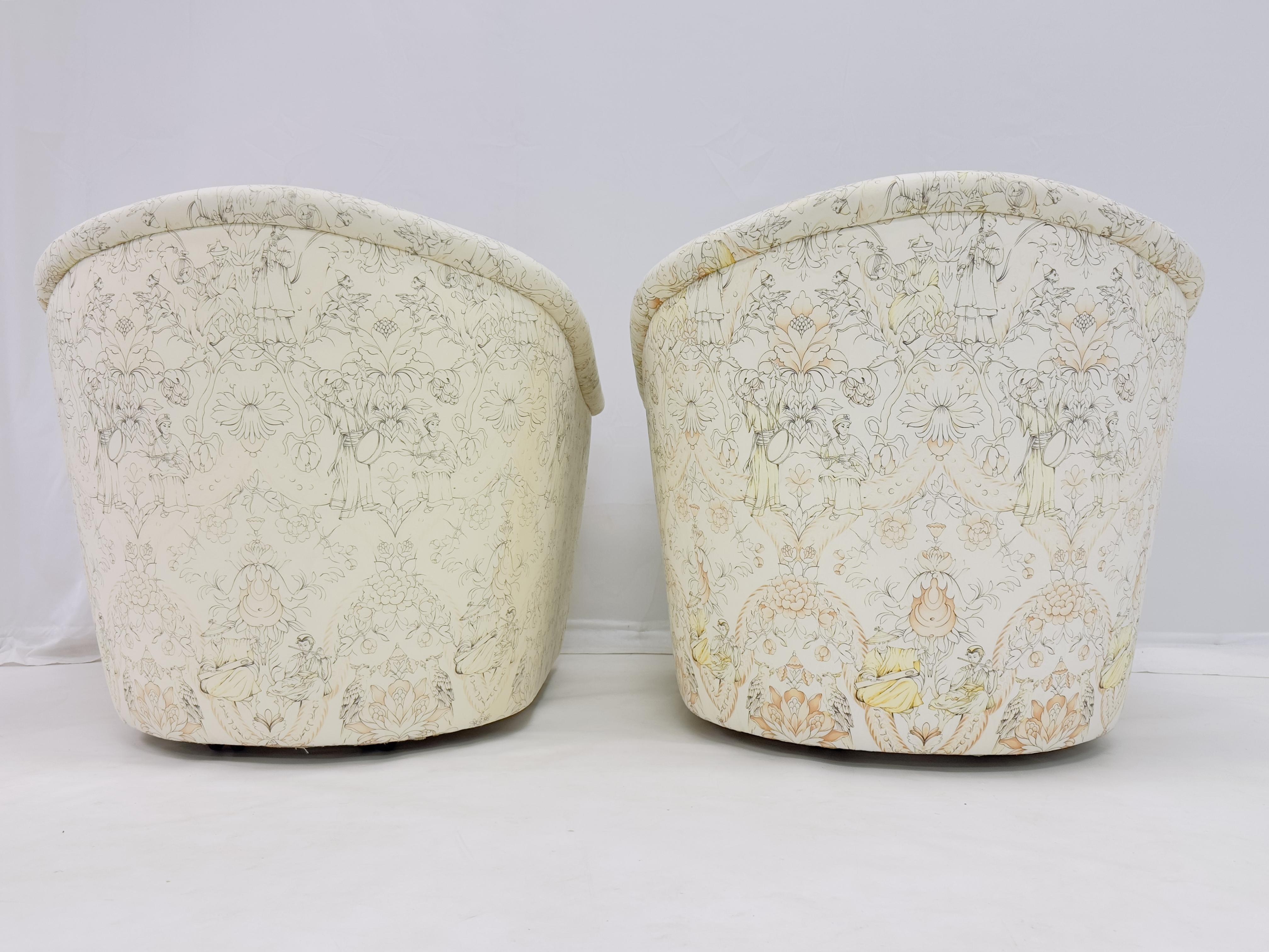 Paire de chaises longues pivotantes en tissu Chinoisiere de J. Robert Scott en vente 2