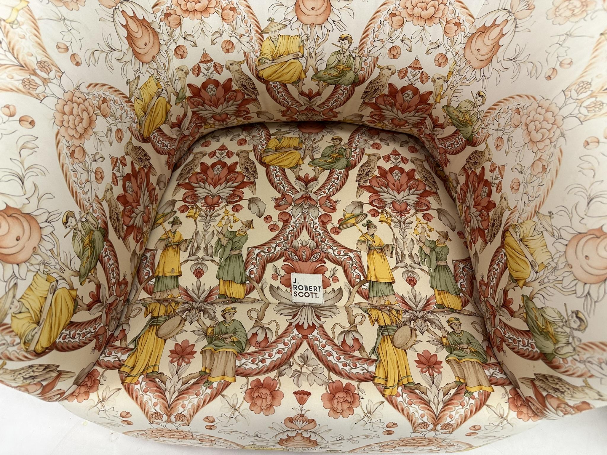 Paire de chaises longues pivotantes en tissu Chinoisiere de J. Robert Scott en vente 5