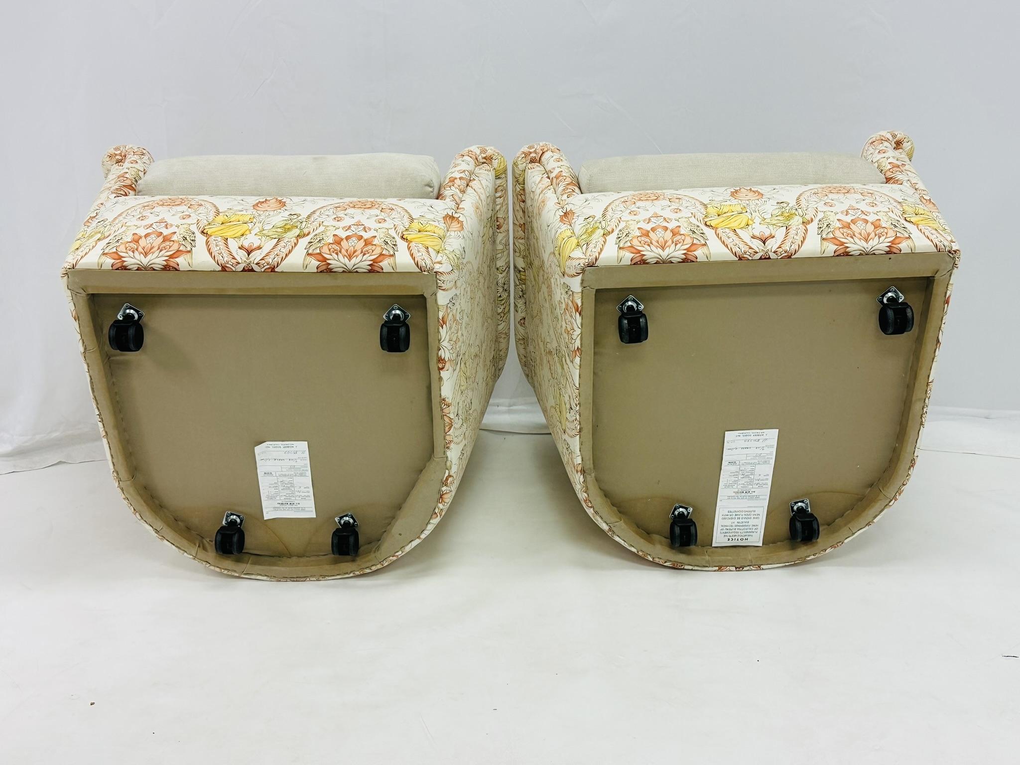 Paire de chaises longues pivotantes en tissu Chinoisiere de J. Robert Scott en vente 7