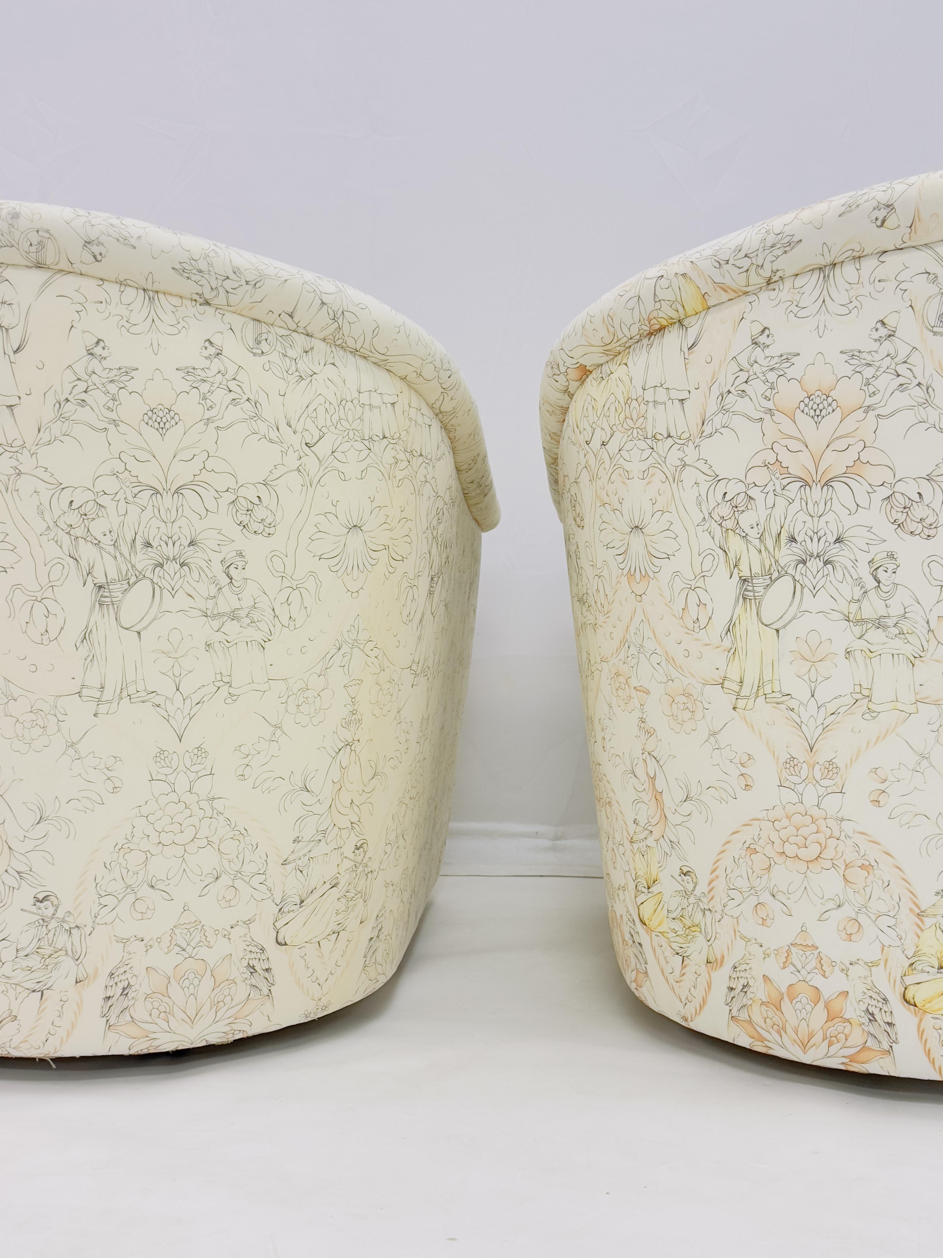 Paire de chaises longues pivotantes en tissu Chinoisiere de J. Robert Scott en vente 9