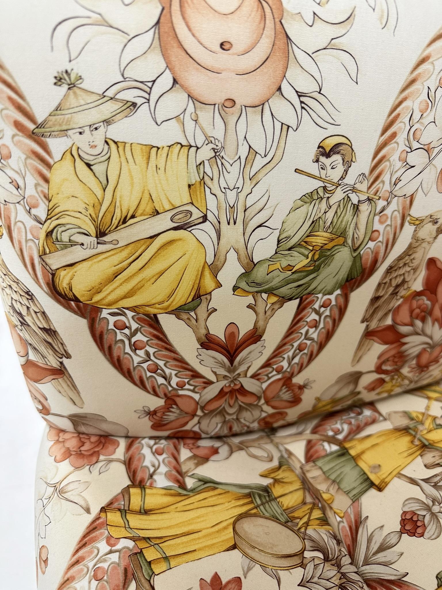 Paire de chaises longues pivotantes en tissu Chinoisiere de J. Robert Scott en vente 11