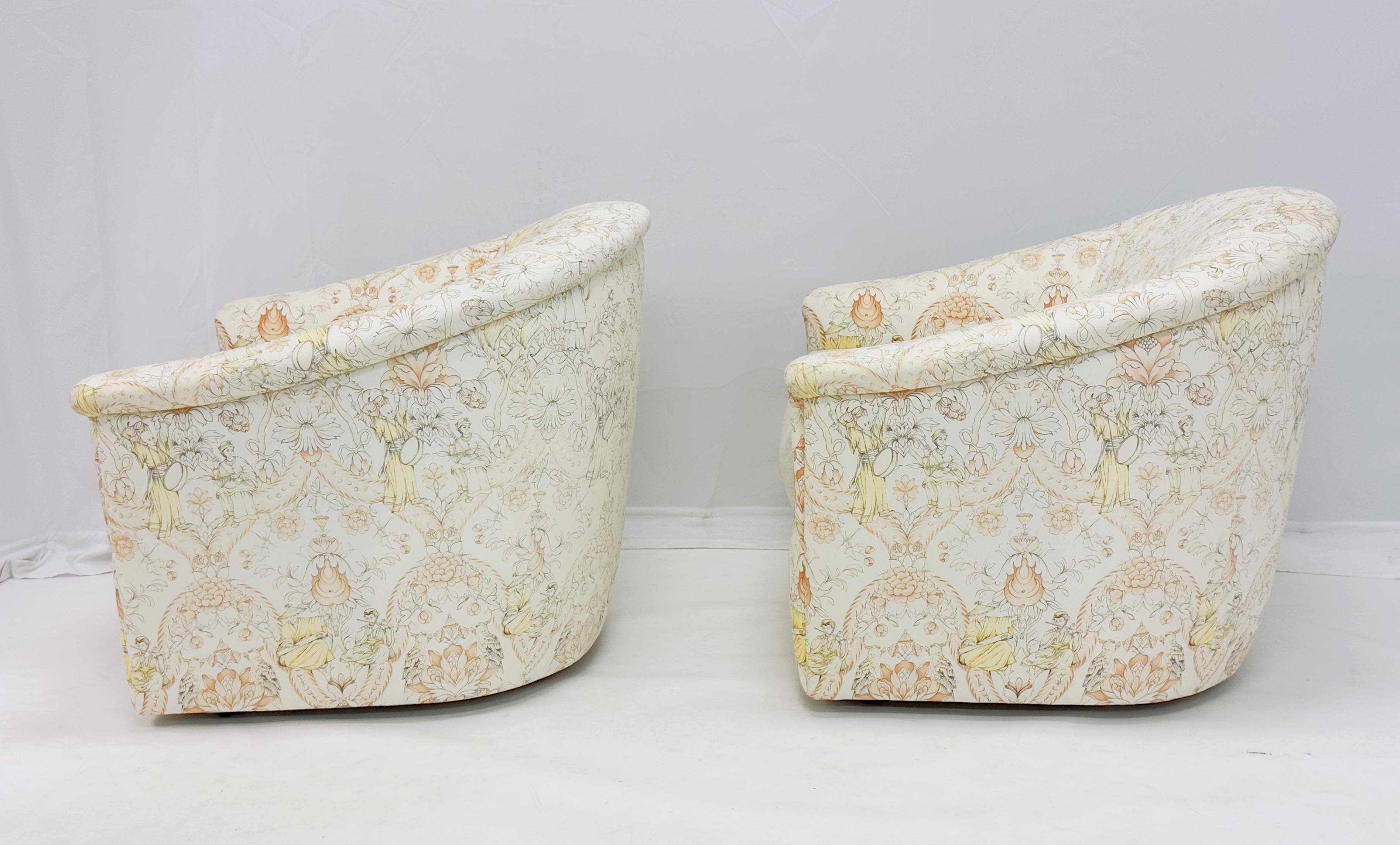 Américain Paire de chaises longues pivotantes en tissu Chinoisiere de J. Robert Scott en vente