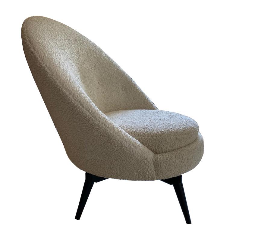 Pair of Swivel Lounge Chairs in Ivory Bouclé by AdM Bespoke In New Condition For Sale In Danville, CA