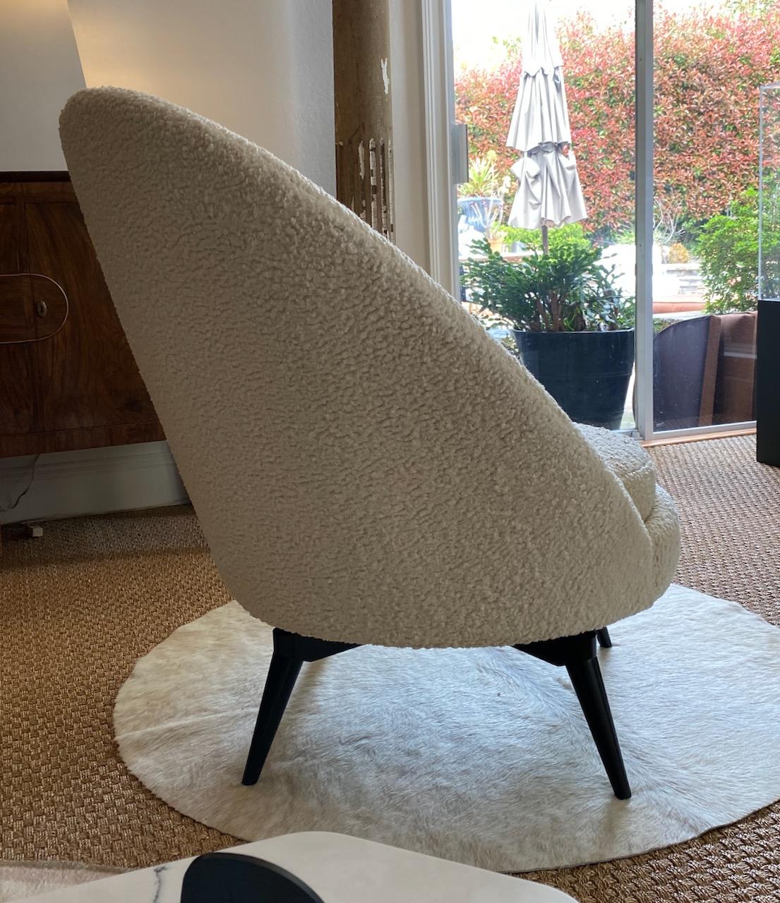 Pair of Swivel Lounge Chairs in Ivory Bouclé by AdM Bespoke In New Condition For Sale In Danville, CA