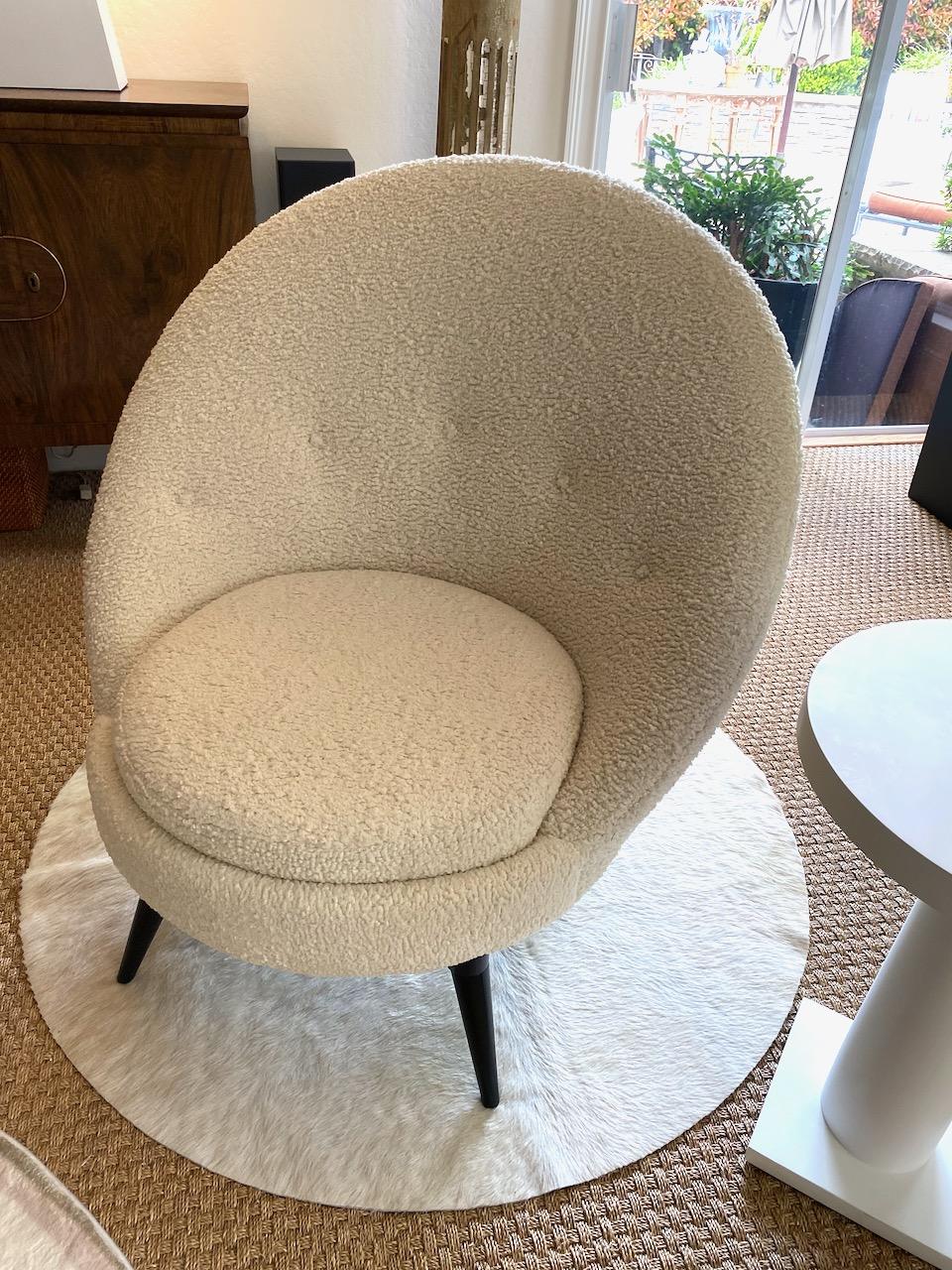 Contemporary Pair of Swivel Lounge Chairs in Ivory Bouclé by AdM Bespoke For Sale