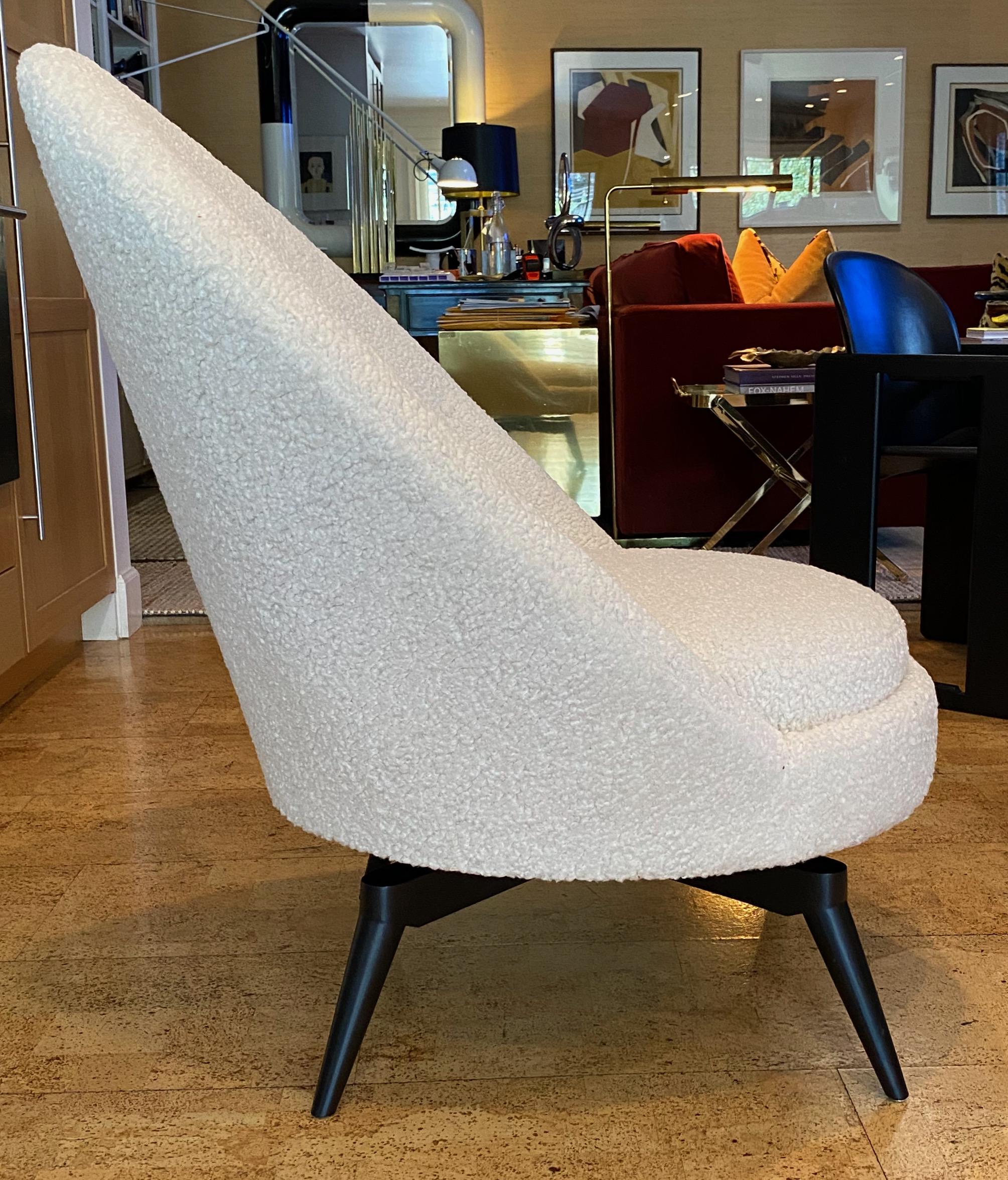 American Pair of Swivel Lounge Chairs in White Bouclé