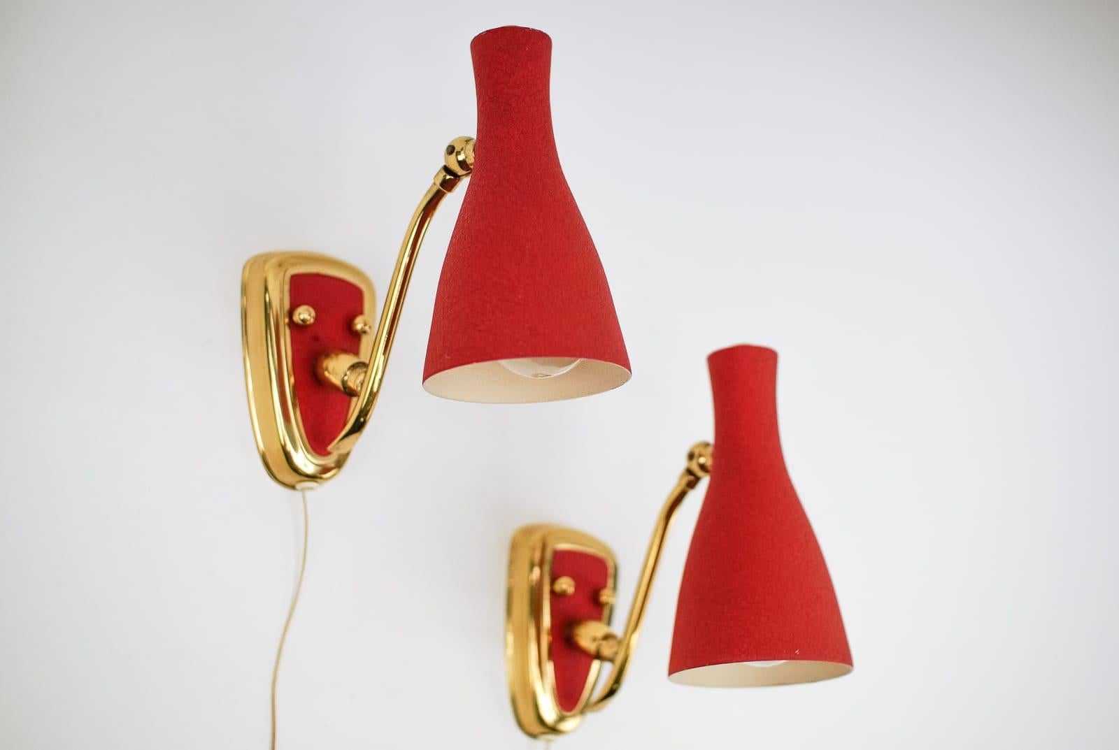 Mid-Century Modern Paire de lampes murales pivotantes de style mi-siècle moderne, Italie, années 1950 en vente