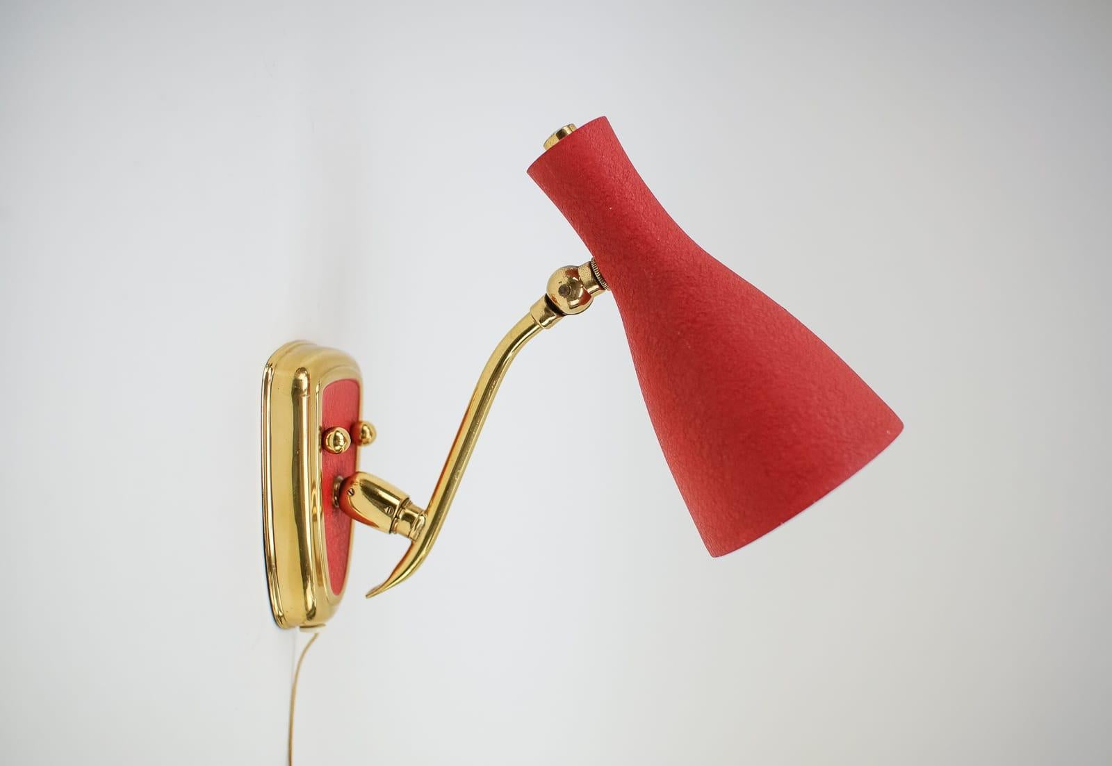 Paire de lampes murales pivotantes de style mi-siècle moderne, Italie, années 1950 en vente 1