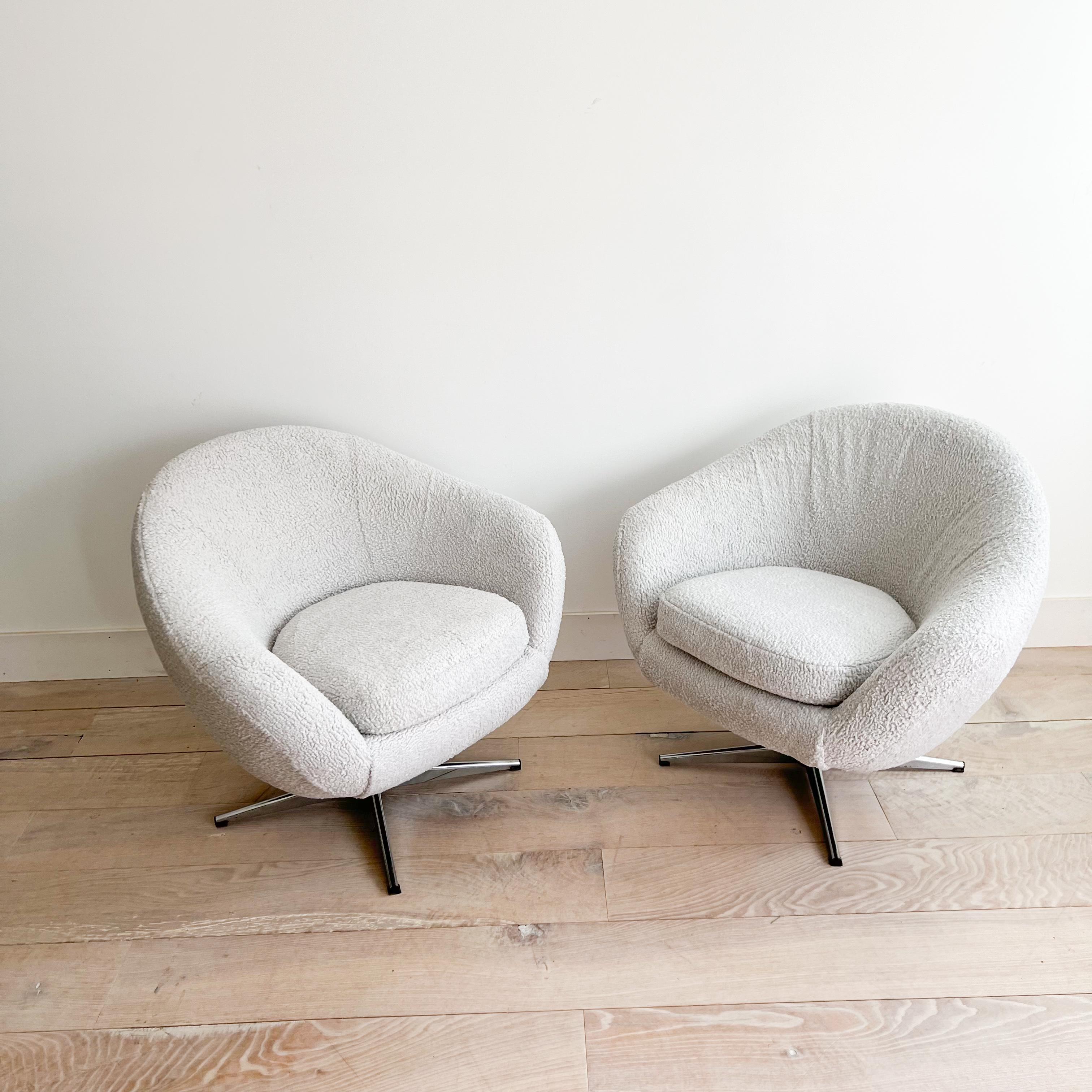 Pair of mid century modern swivel pod chairs. New light grey shearling upholstery! 

34”x28” 18”SH 29.25”H