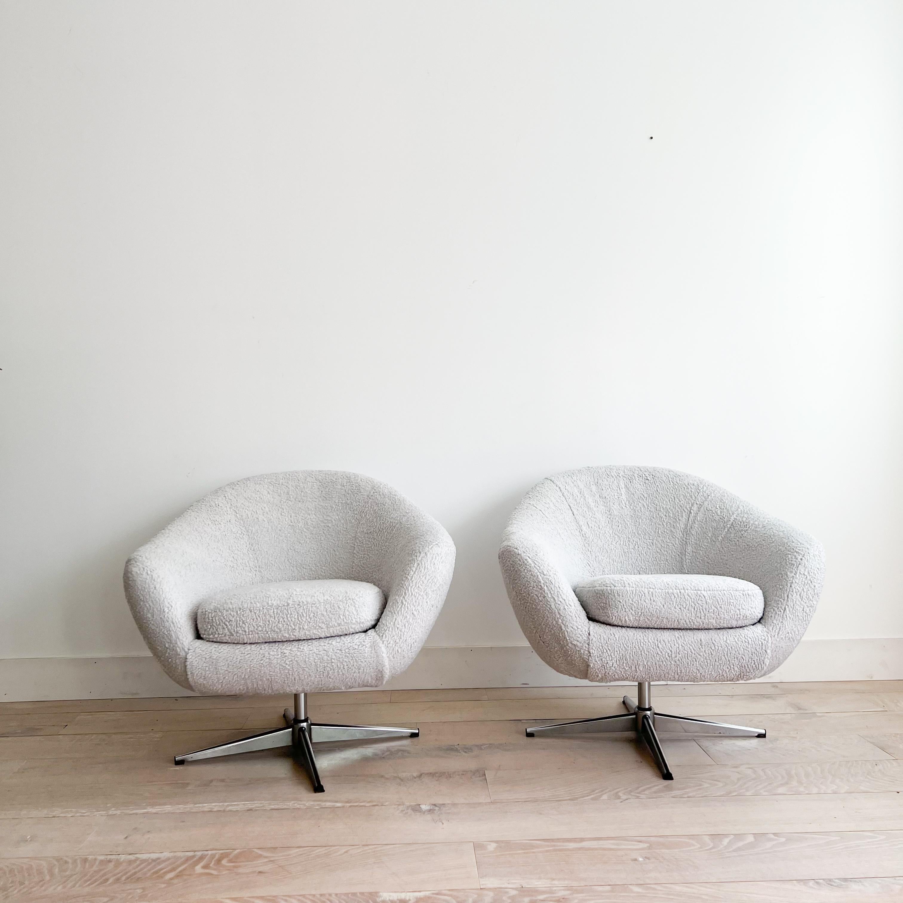 Pair of Swivel Pod Lounge Chairs w/ New Shearling Upholstery In Good Condition For Sale In Asheville, NC