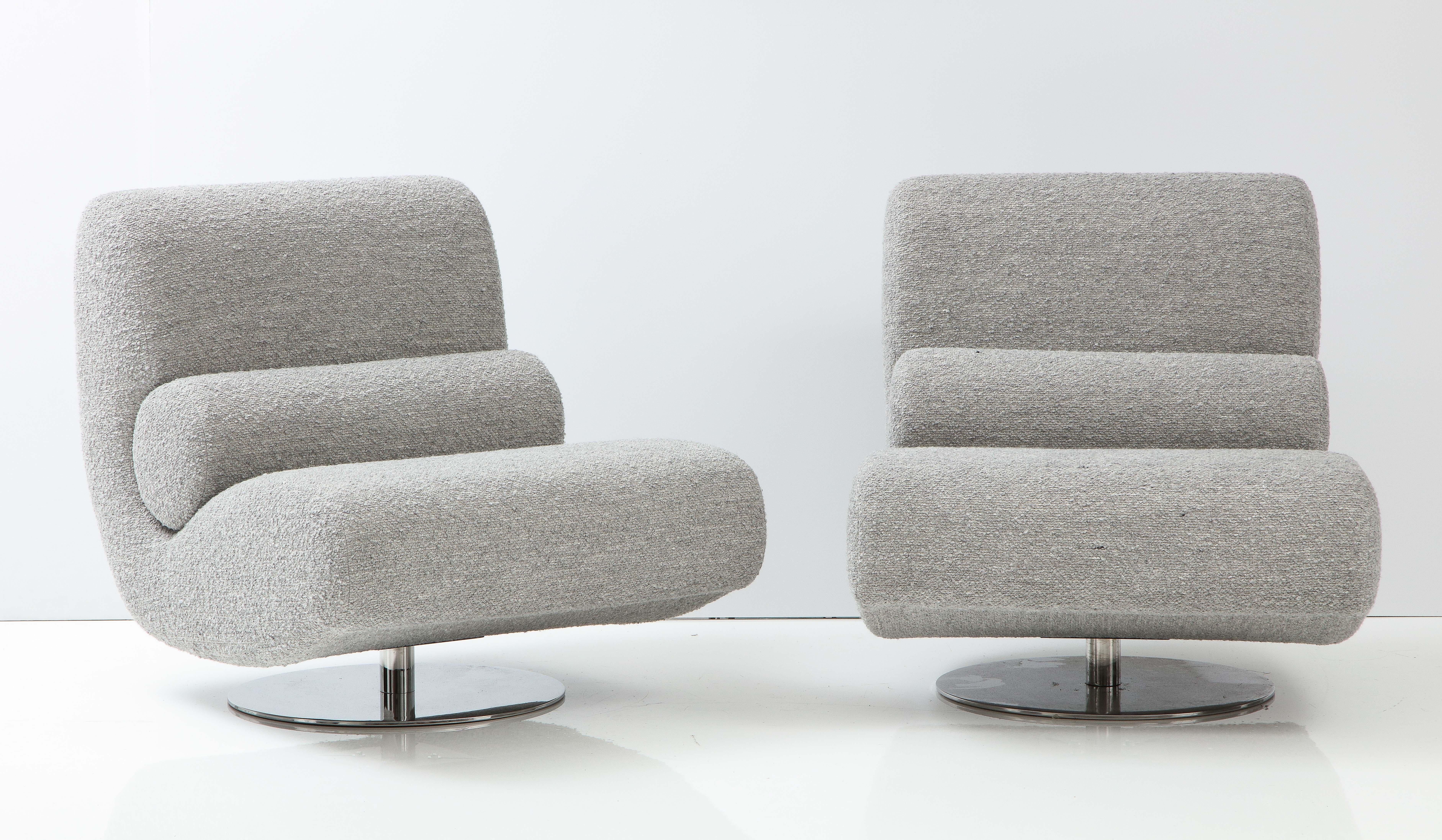 Large and substantial pair of grey bouclé sculptural, swivel lounge chairs or slipper chairs custom made in Florence, Italy. Superb craftsmanship and design lines. These large and roomy lounge chairs are extremely comfortable and sit atop a round