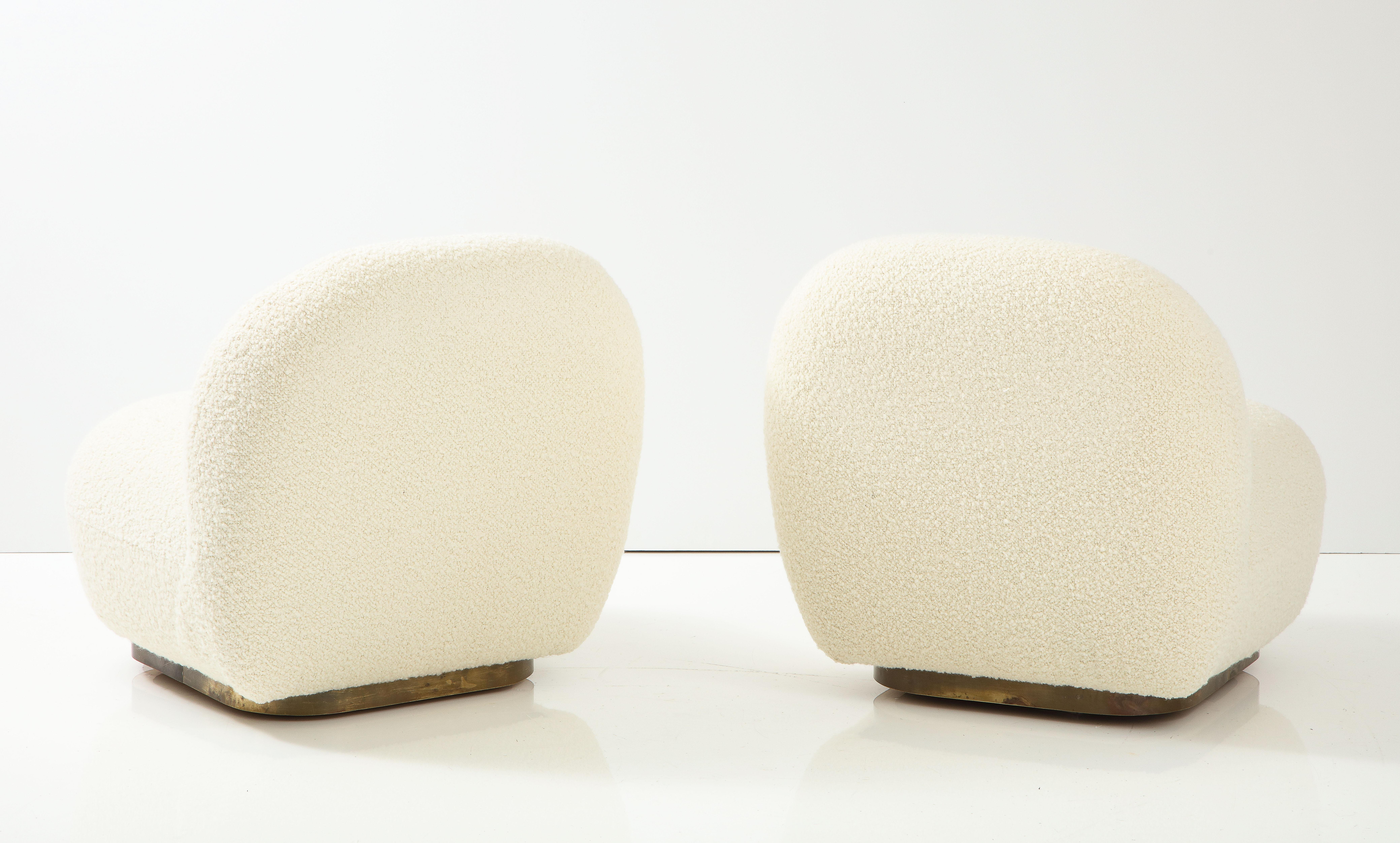 Pair of Swivel Slipper Lounge Chairs in Ivory Boucle and Brass Base, Italy, 2022 4