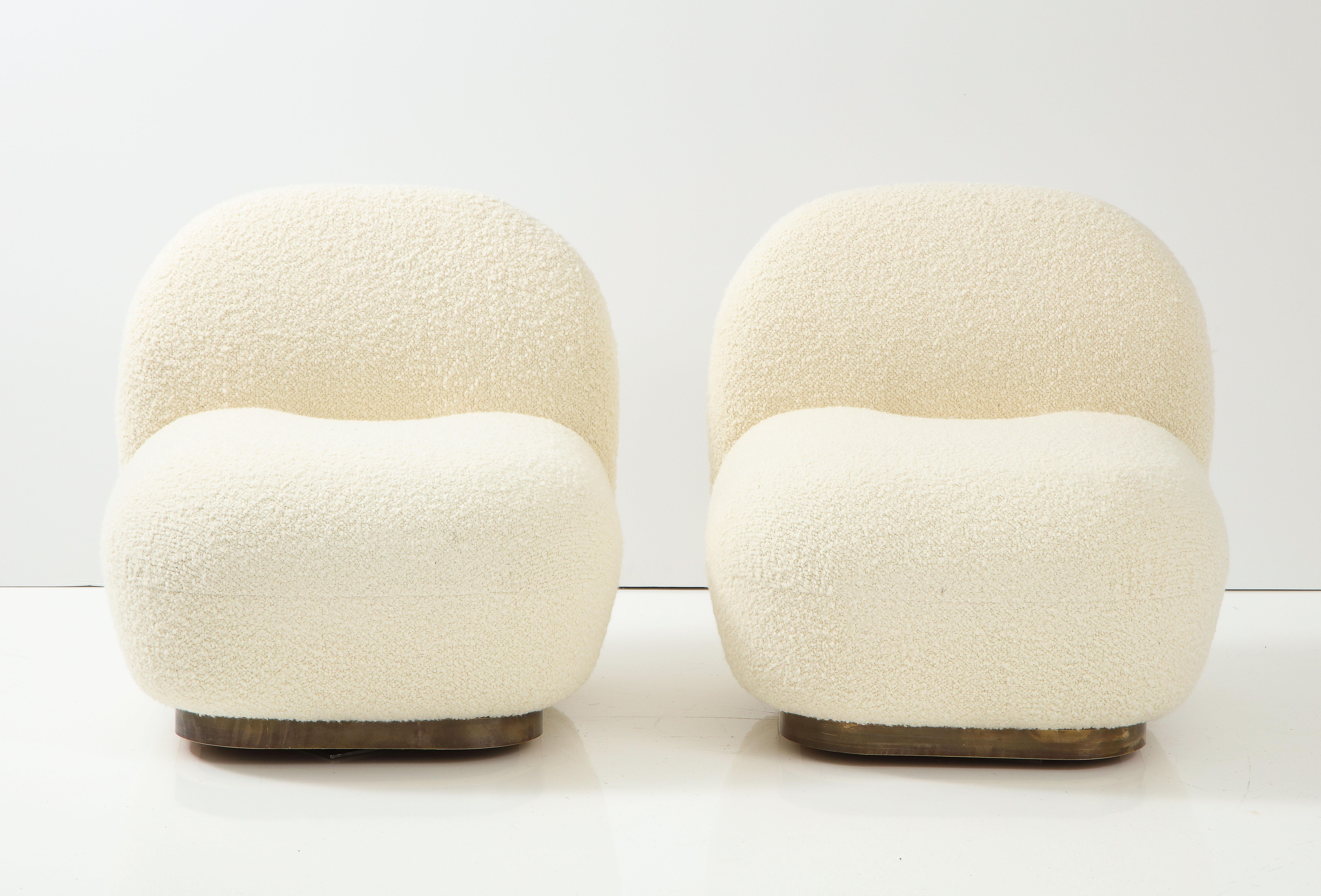 Hand-Crafted Pair of Swivel Slipper Lounge Chairs in Ivory Boucle and Brass Base, Italy, 2022