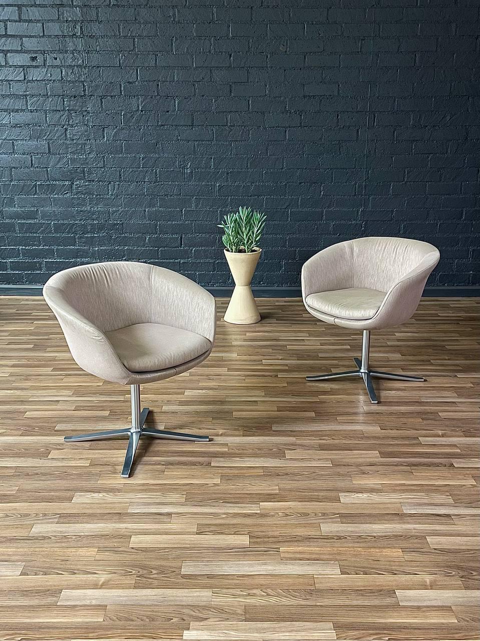 Designer: Pearsan Lloyd
Manufacturer: Coallesse