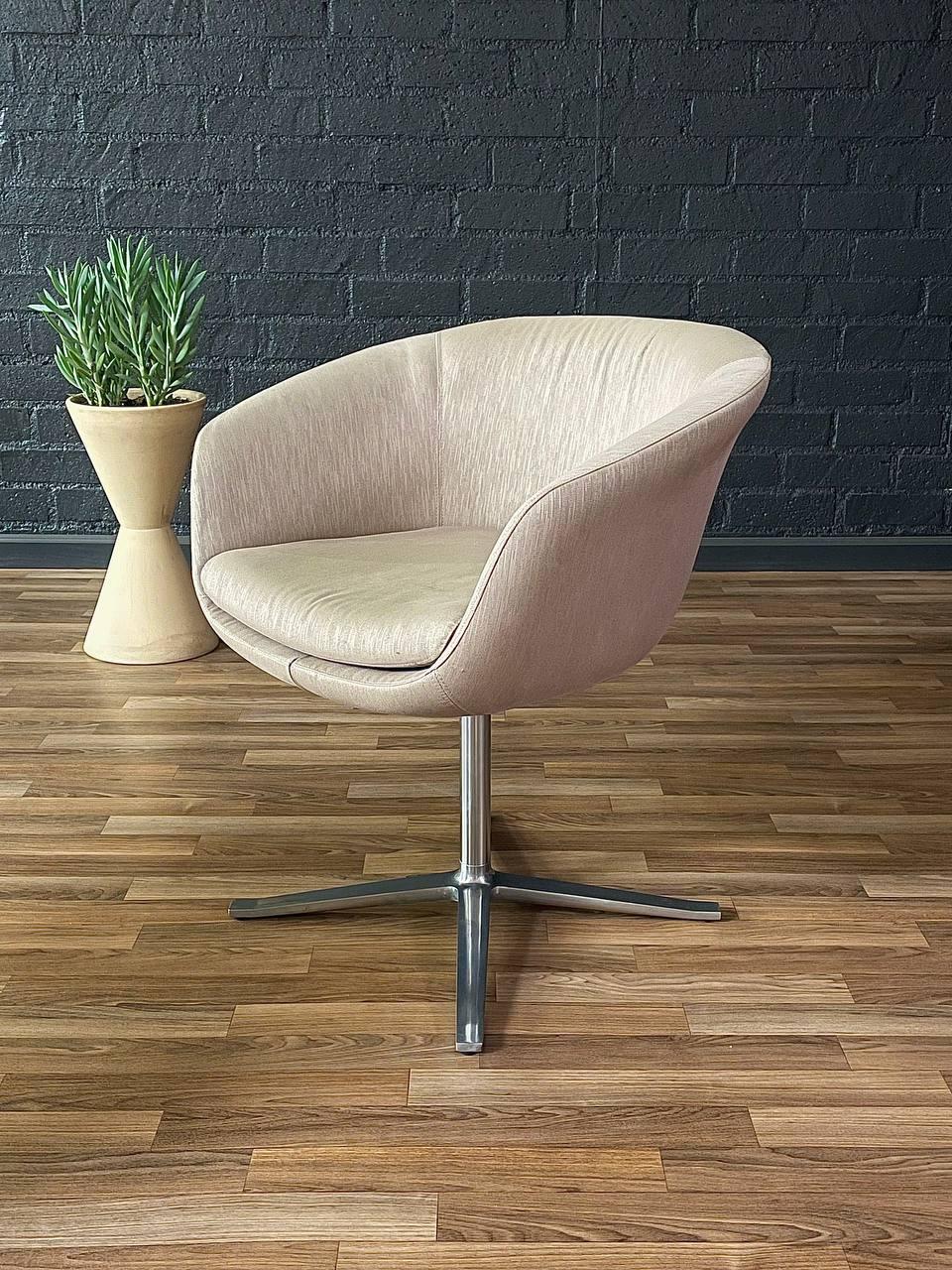 Pair of Swivel Steel Pod Chairs by Pearsan Lloyd In Good Condition In Los Angeles, CA