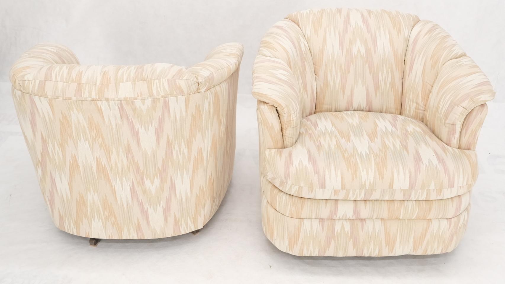 Pair of Swivel Tiling Mid Century Modern Pod Chairs in Flame Stitch Fabric For Sale 4