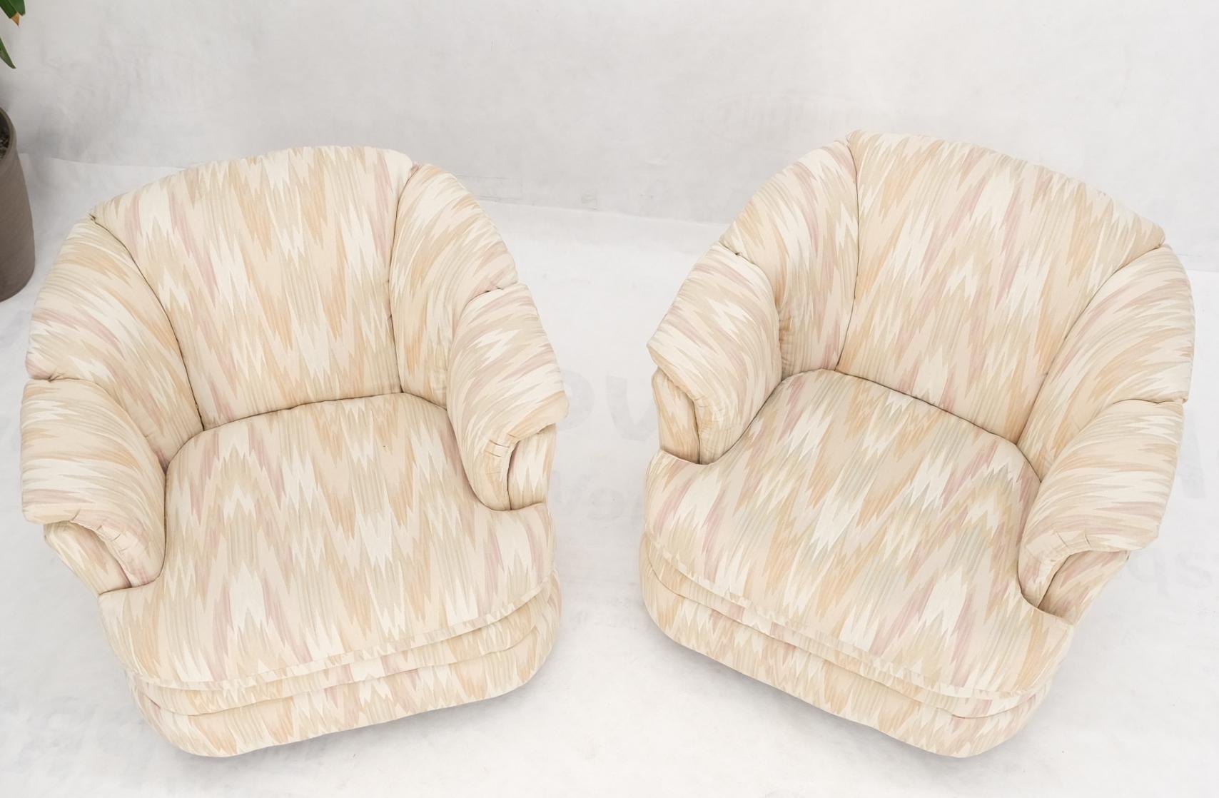 American Pair of Swivel Tiling Mid Century Modern Pod Chairs in Flame Stitch Fabric For Sale