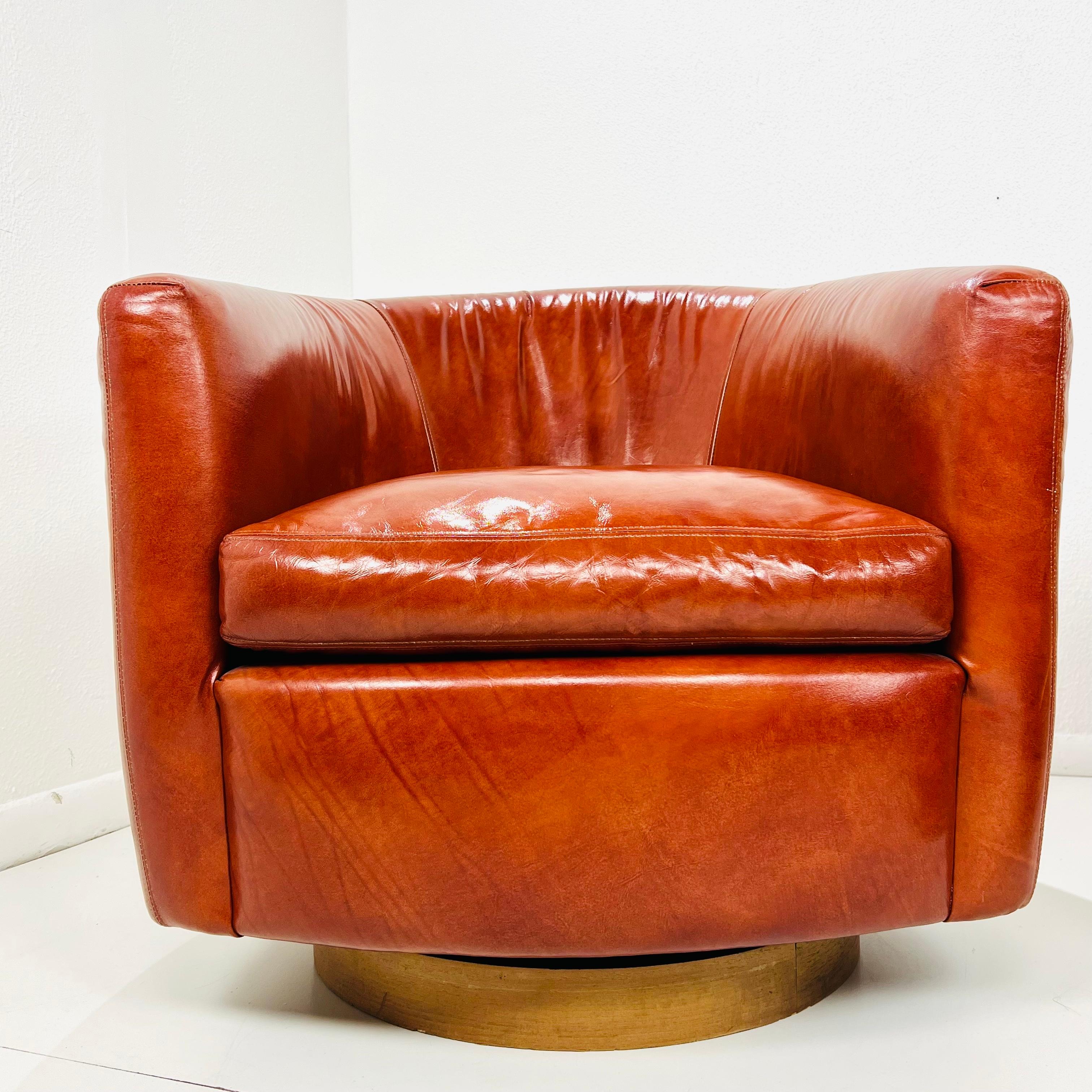 Pair of Swivel Tilt Tub Chairs by Milo Baughman for Thayer Coggin 4