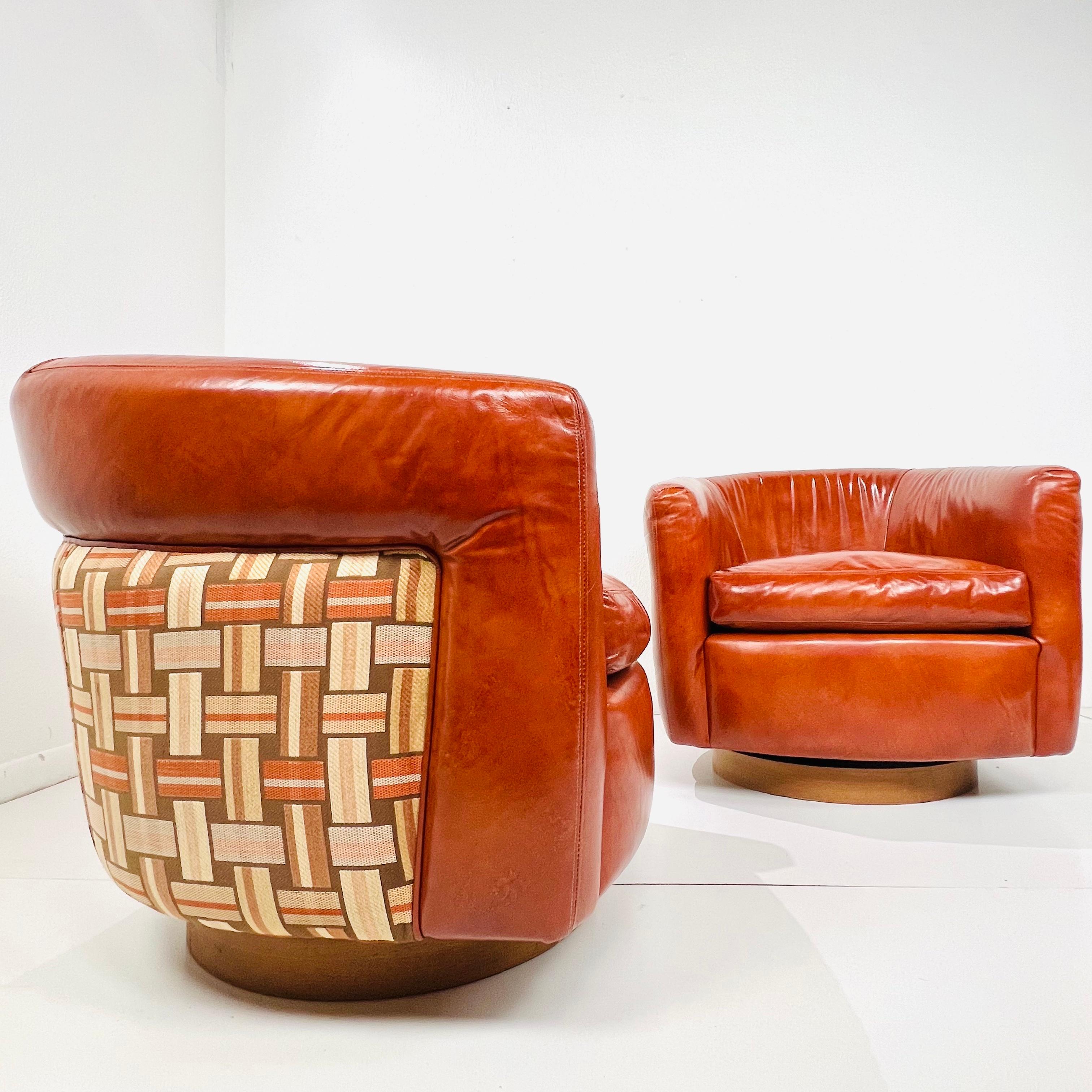 Pair of Swivel Tilt Tub Chairs by Milo Baughman for Thayer Coggin 5