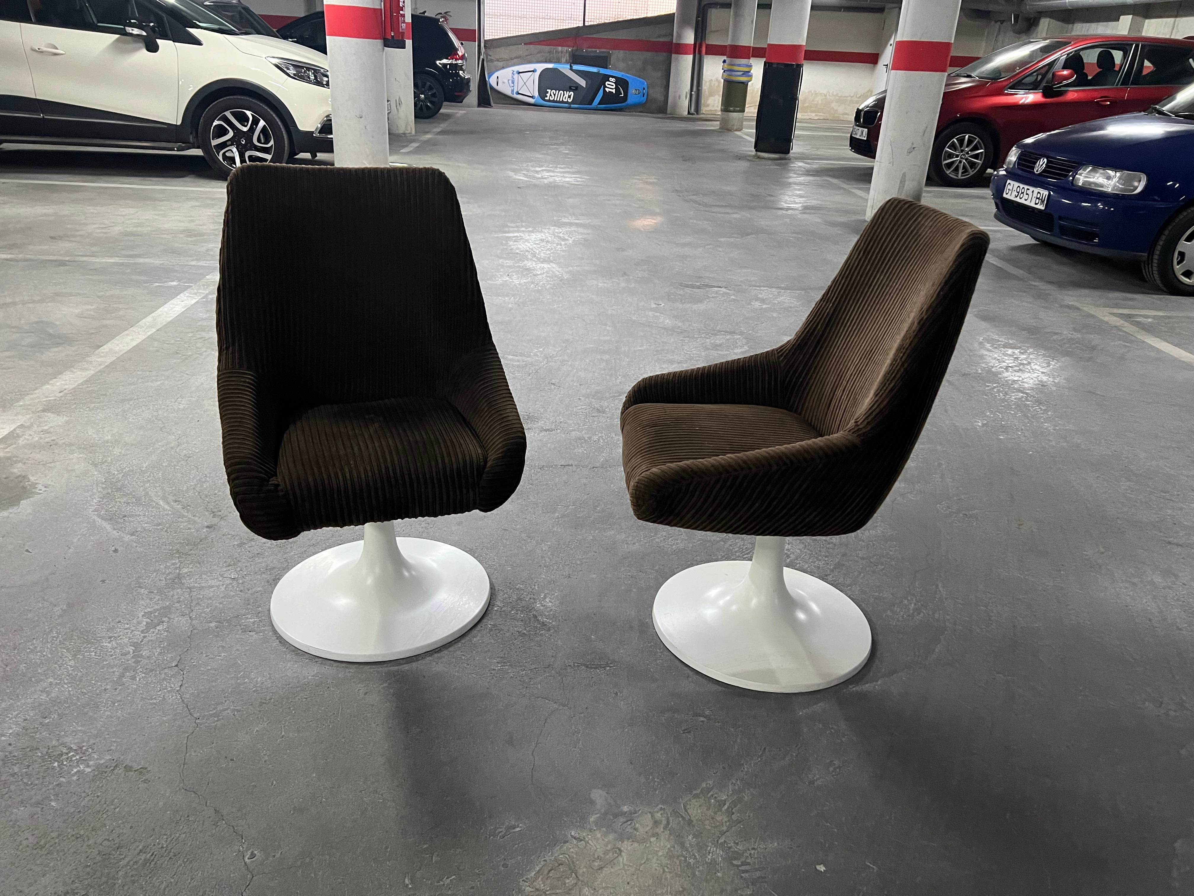 Pair of Swivel Tulip chairs , 1970’s France  5