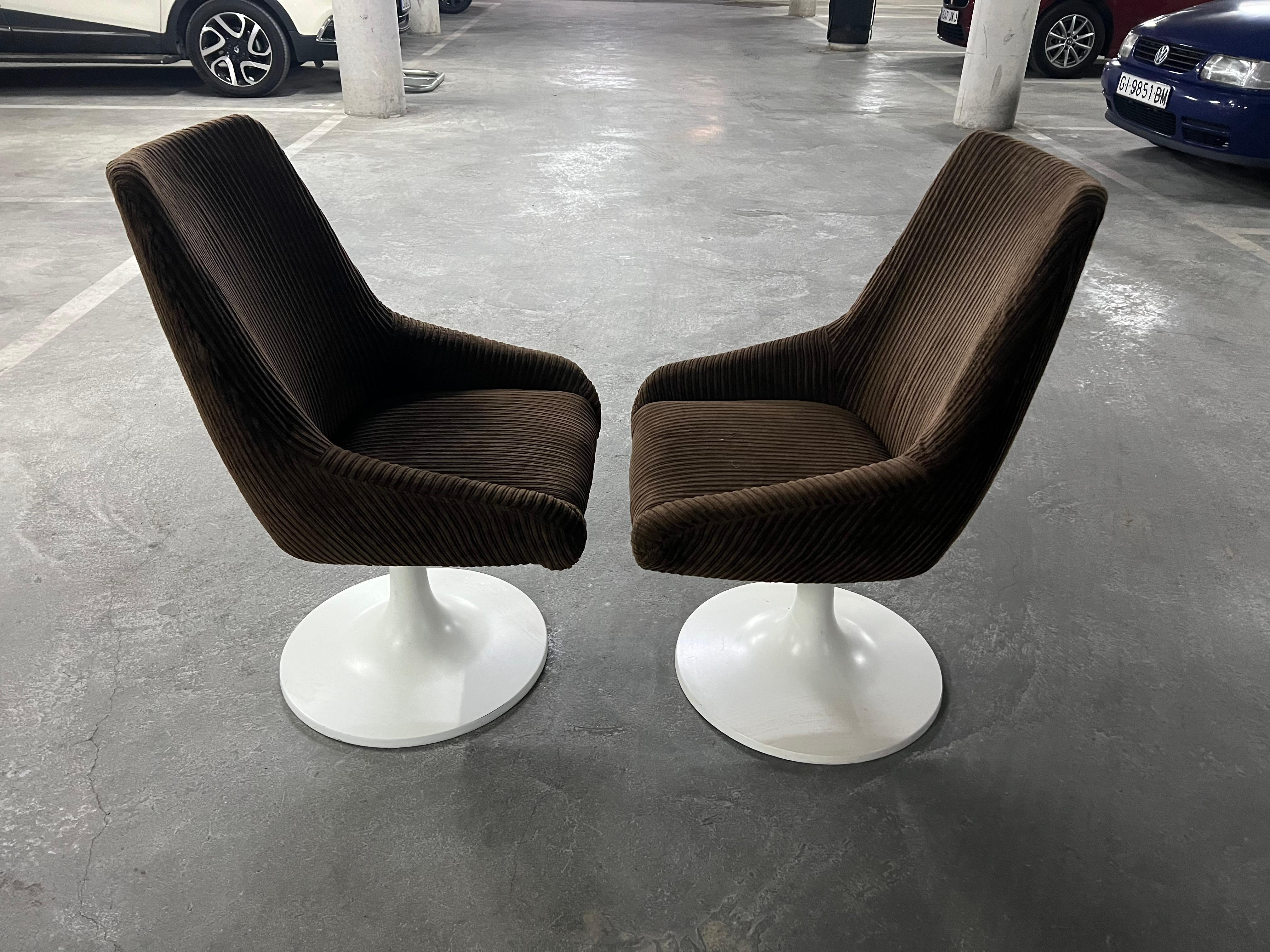 Pair of Swivel Tulip chairs , 1970’s France  6