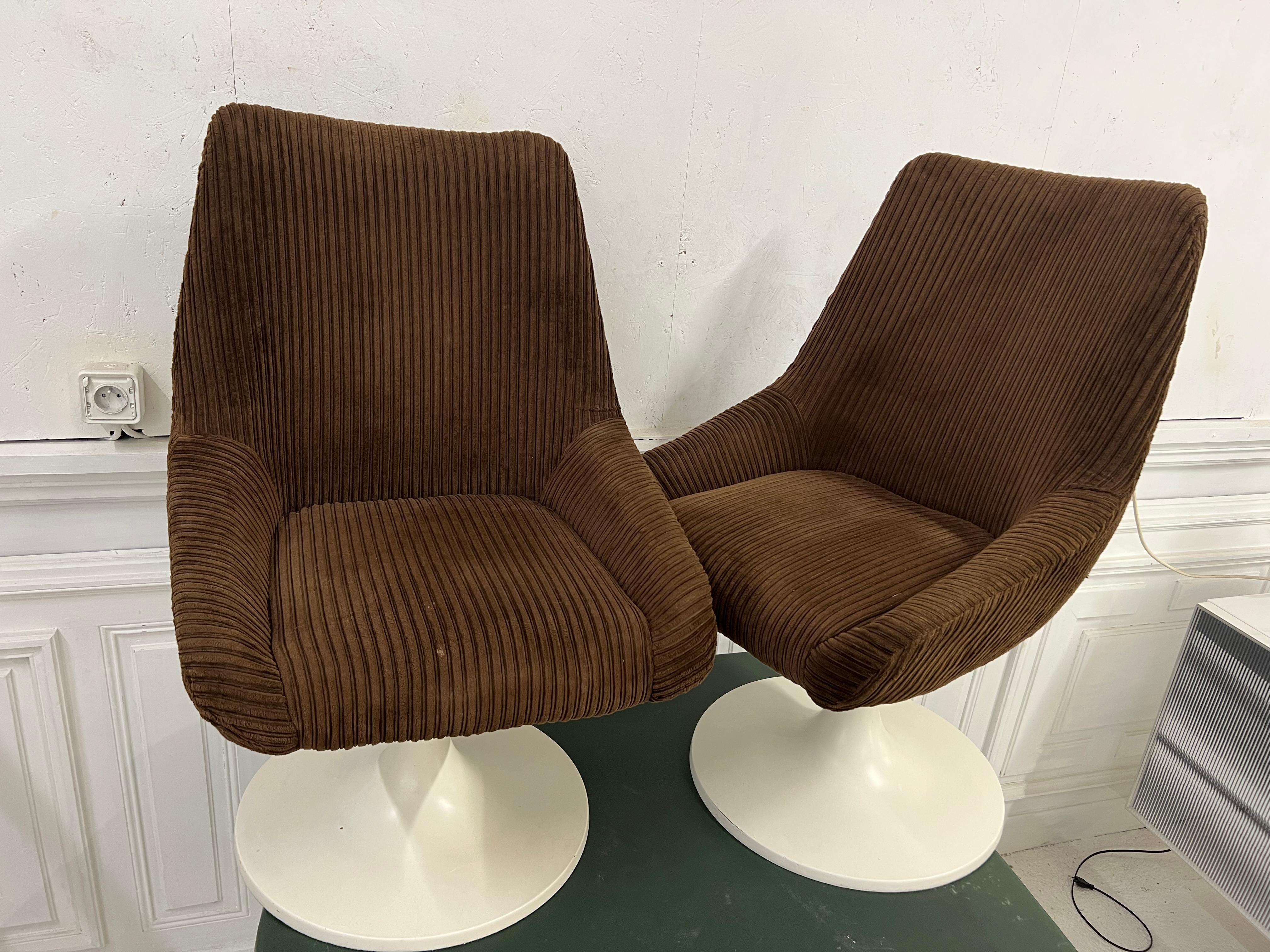 French Pair of Swivel Tulip chairs , 1970’s France 