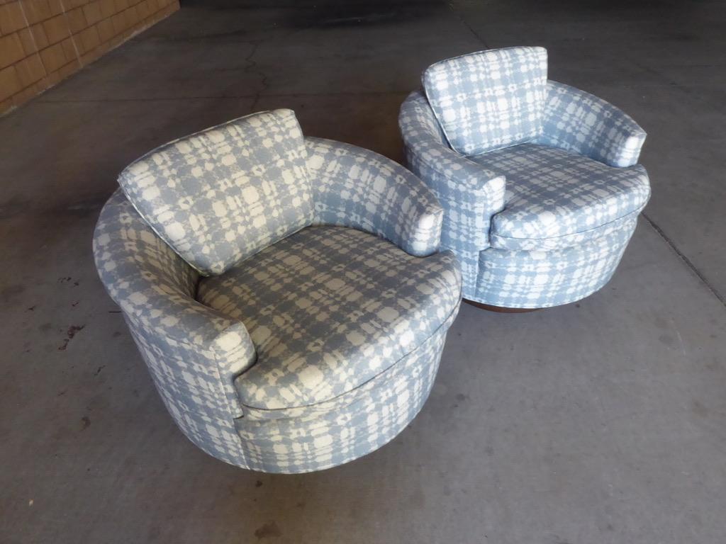 American Pair of Swiveling Club Chairs Raised on Mahogany Bases, circa 1980s