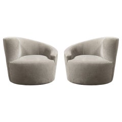 Paire de chaises pivotantes « Nautilus » de Vladimir Kagan en mohair taupe de luxe