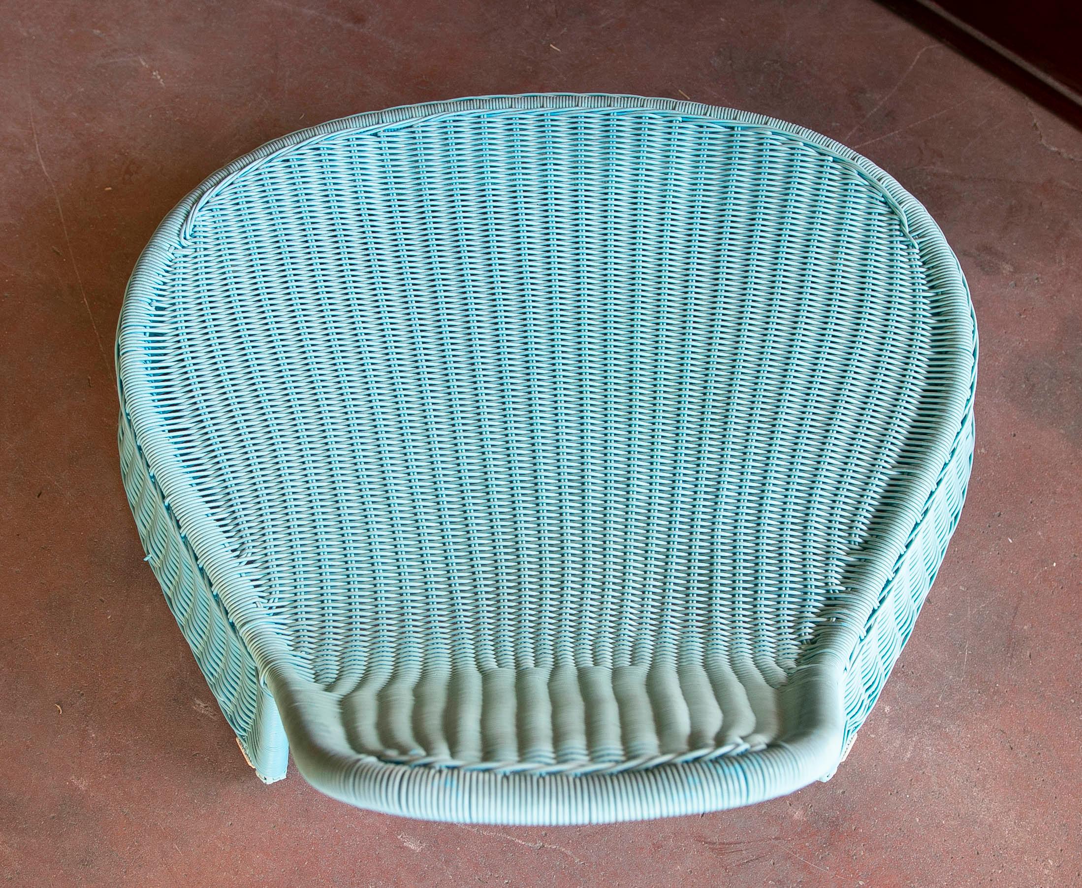 Paire de chaises de jardin synthétiques de couleur bleu clair en vente 12