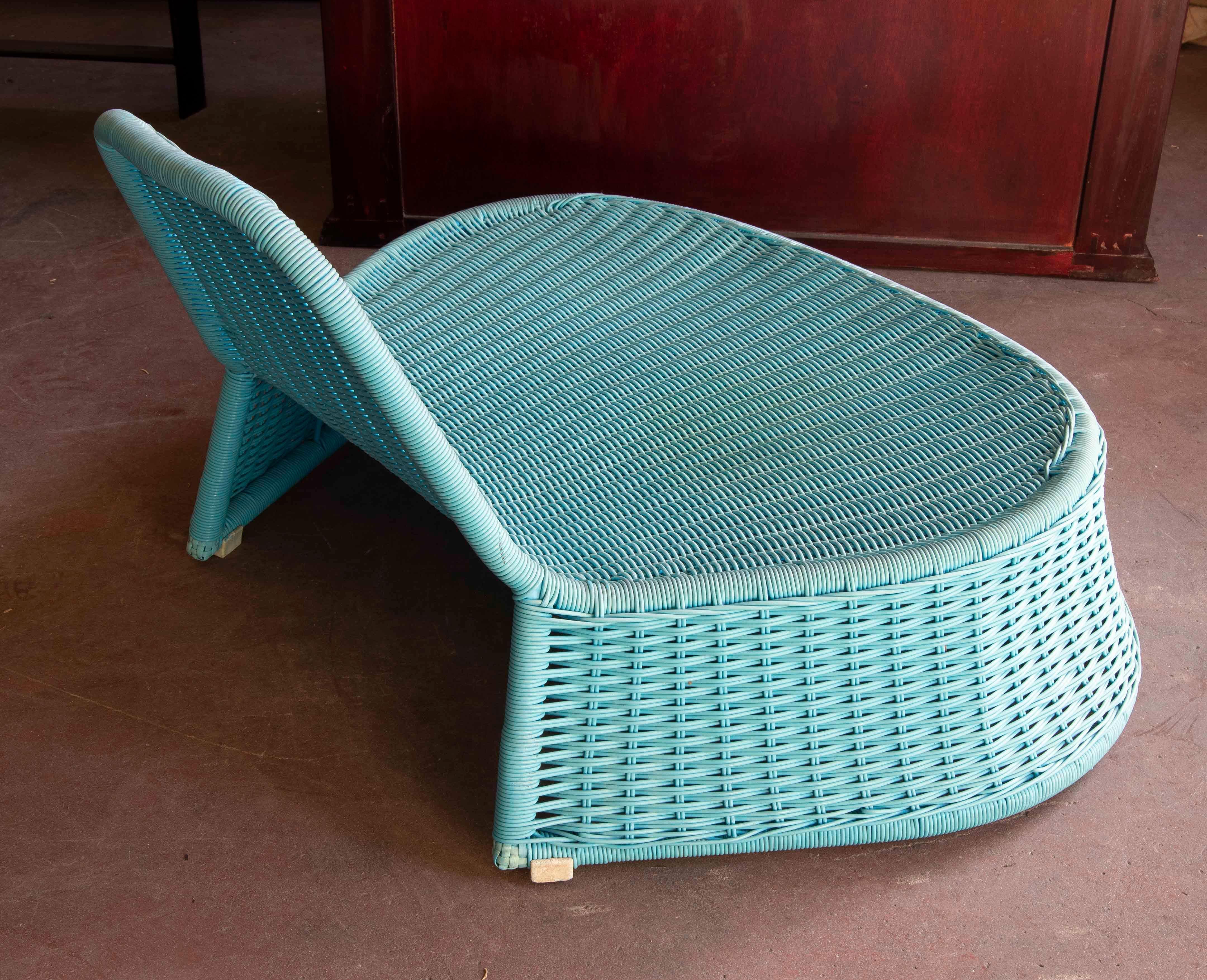 Paire de chaises de jardin synthétiques de couleur bleu clair en vente 1